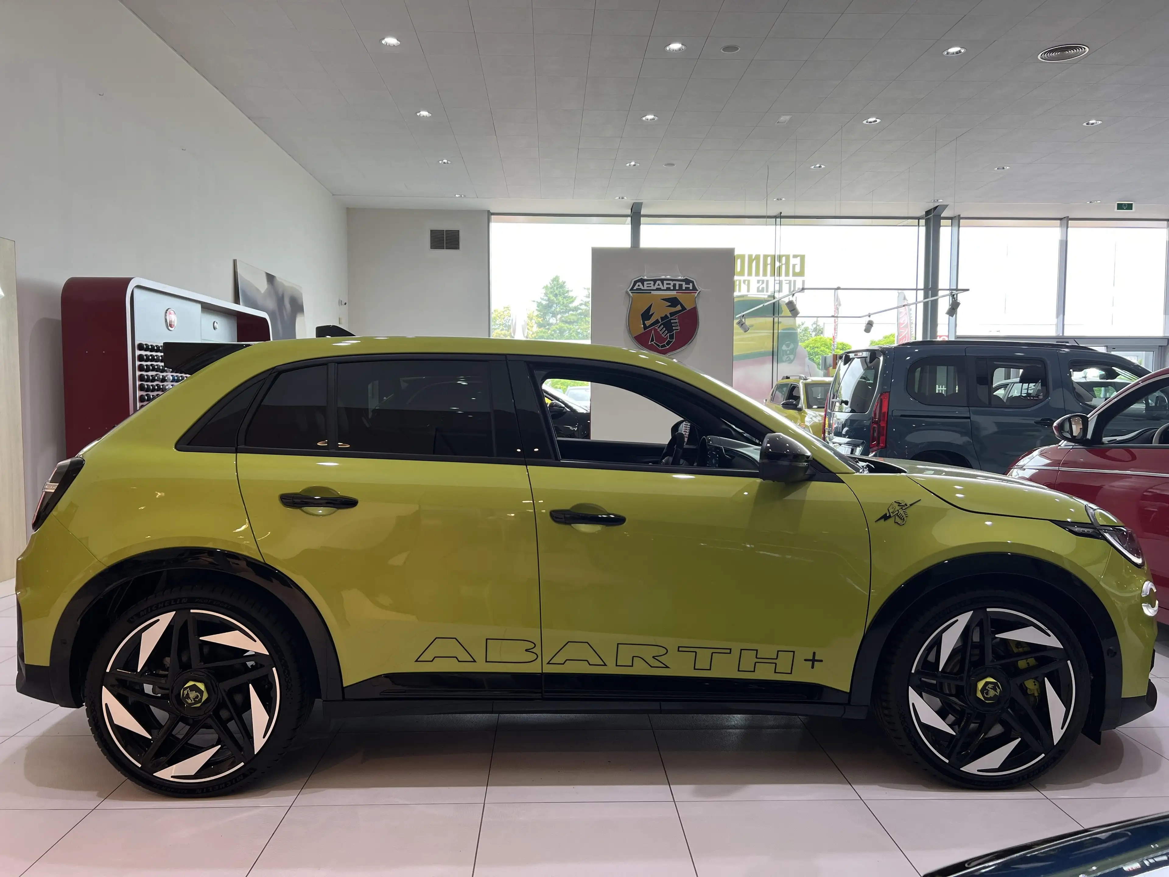 Abarth 500e Scorpionissima 280Pk — photo 4