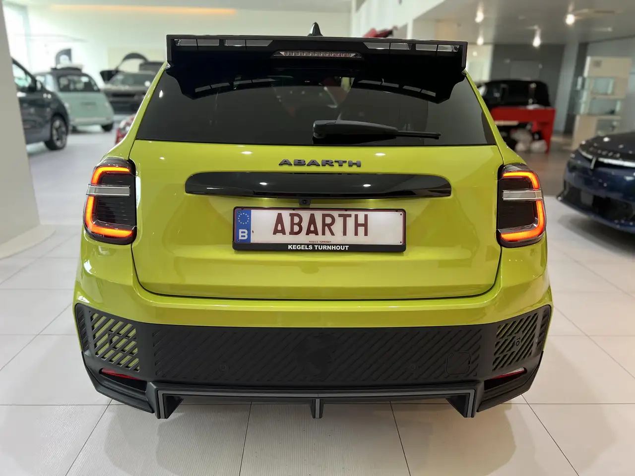Abarth 500e 2025 — фото 6