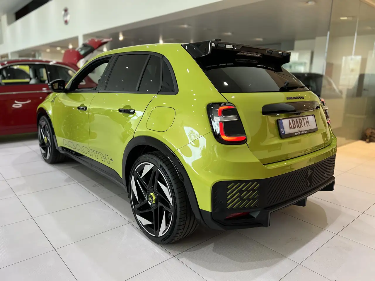 Abarth 500e 2025 — фото 7