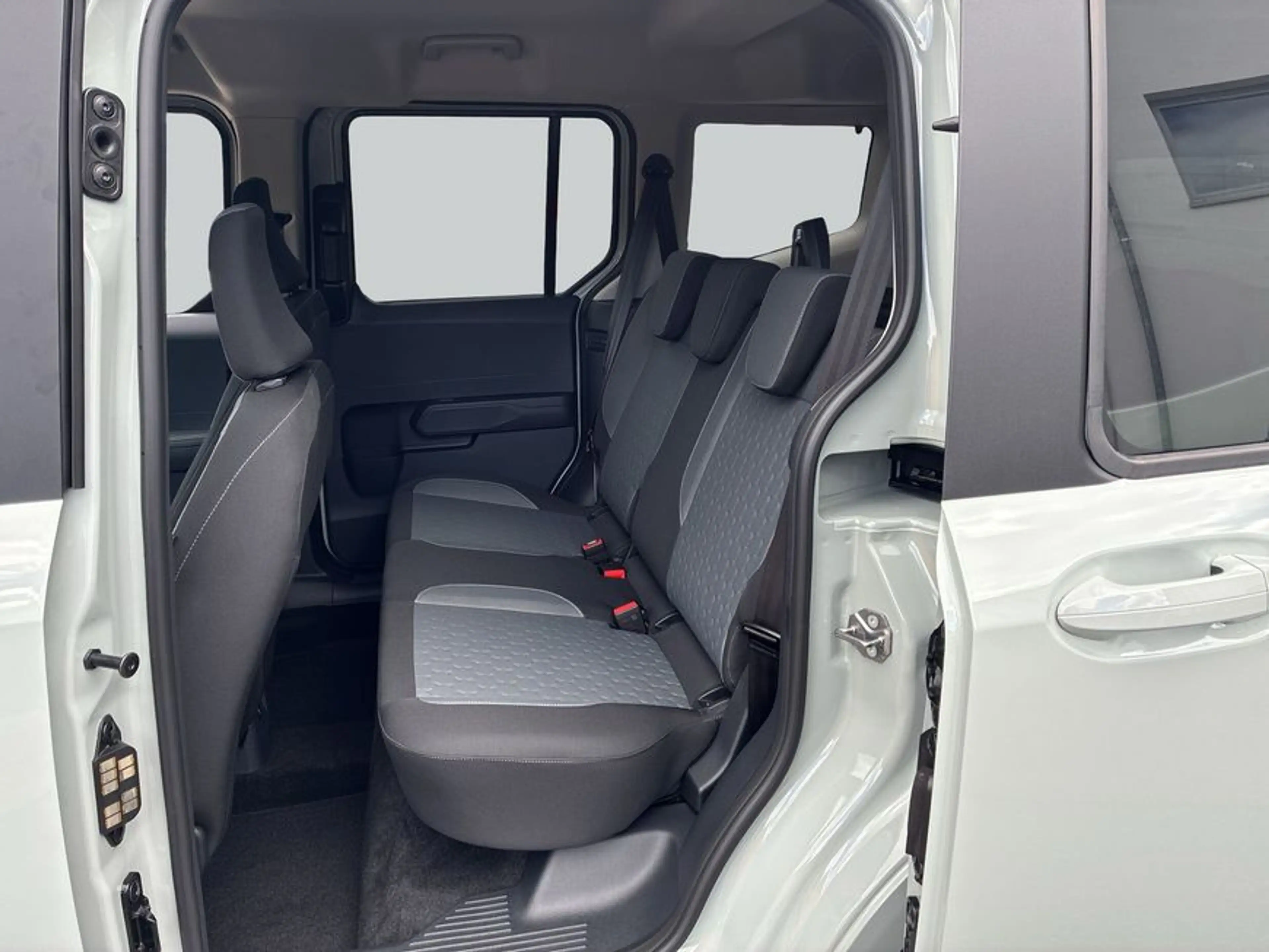 Ford Tourneo Courier 1.0 EcoBoost TITANIUM 92 kW, 5-tür — photo 11