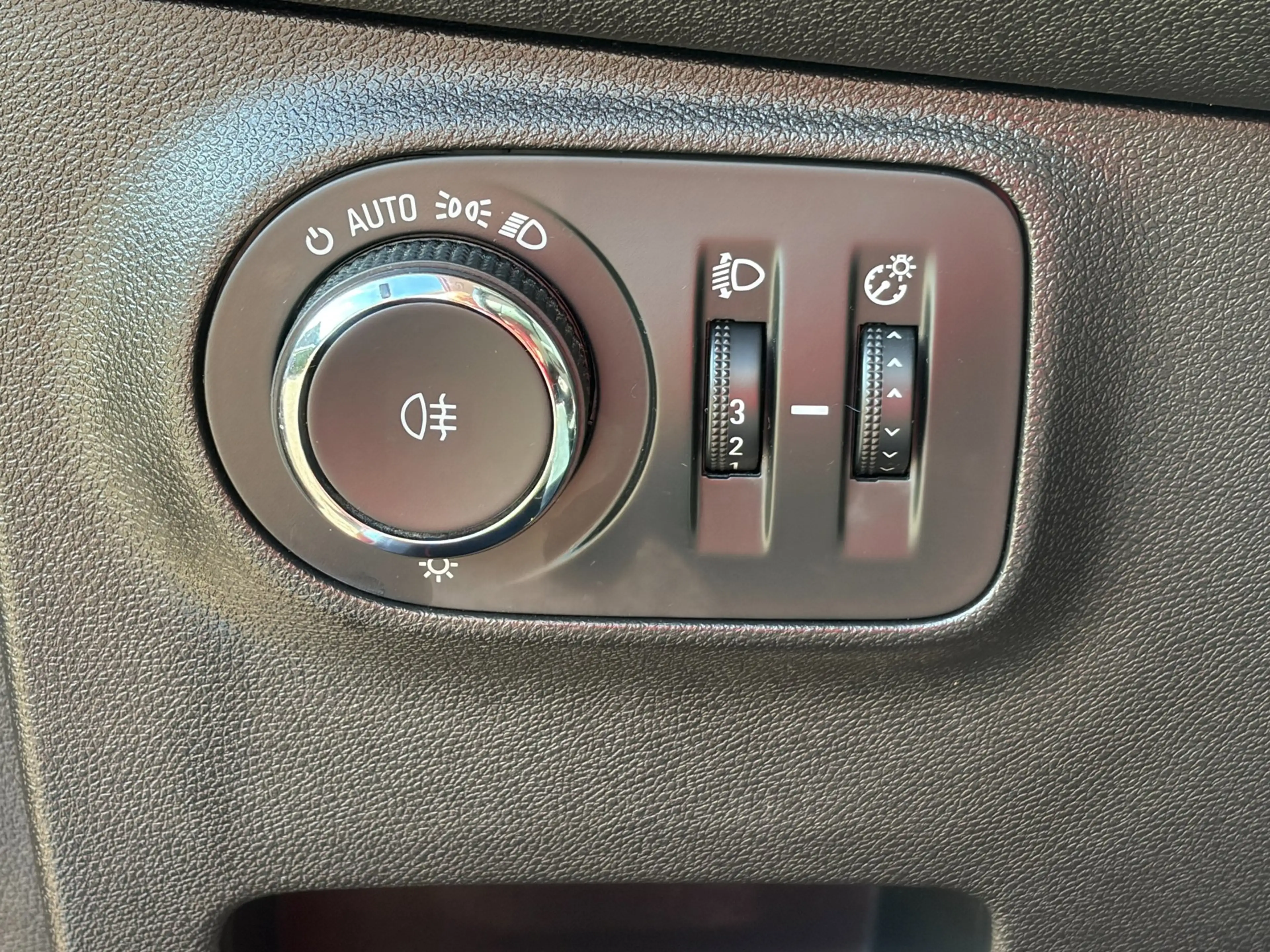Opel Adam 1.0 Turbo Unlimited App-Connect Navi Cruise Park.S — photo 17