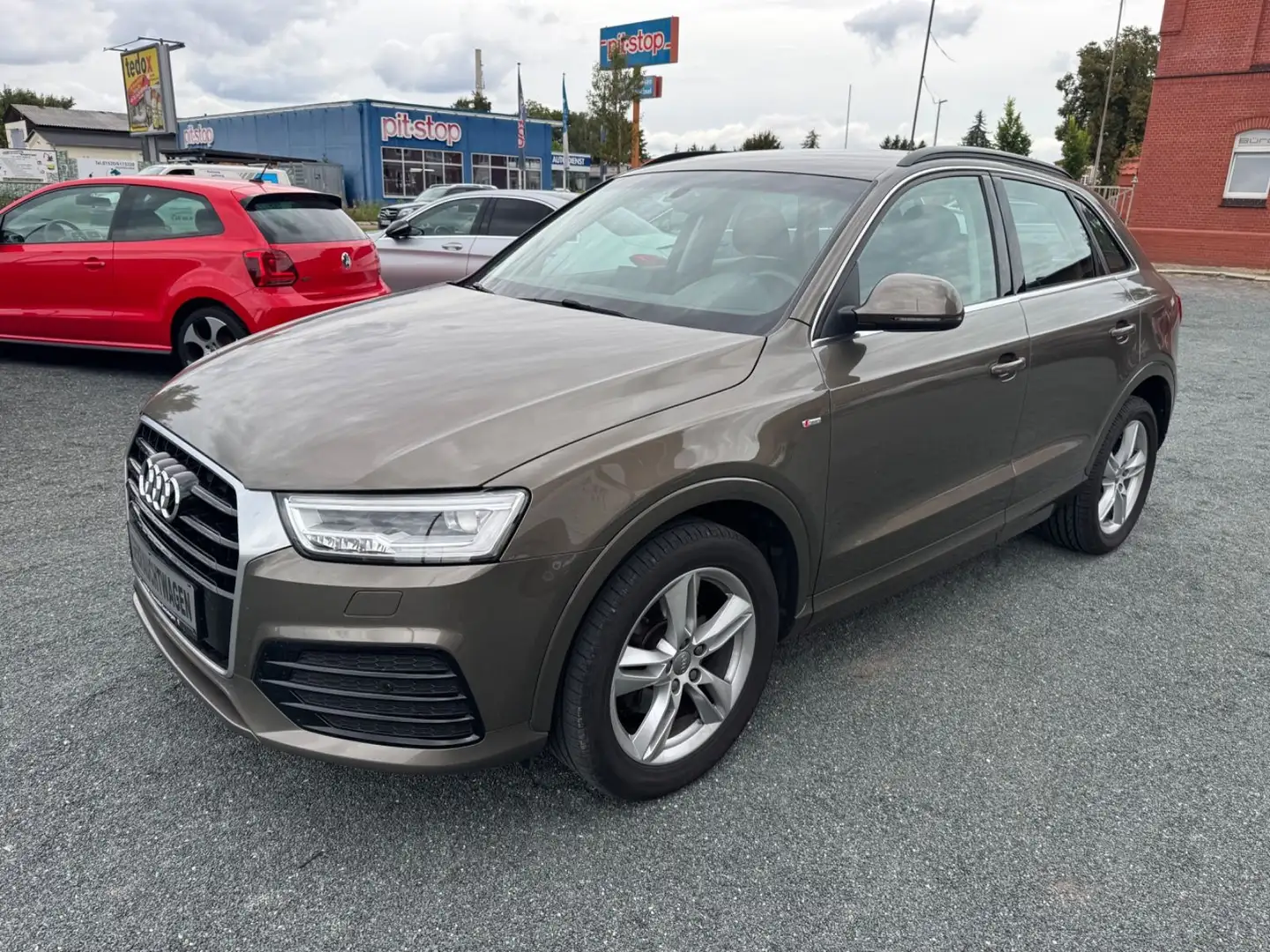 Audi Q3 1.4 TSI S-Line / LED / PDC / Navi / Keylees Brun - 2