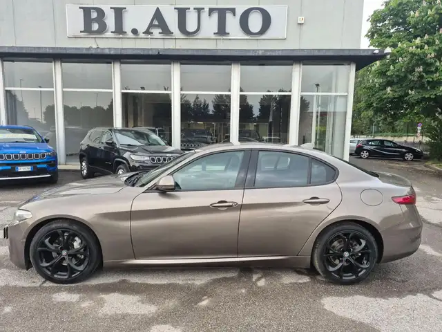 Alfa Romeo Giulia 2.2 Turbodiesel 160 CV AT8 Business Restiling