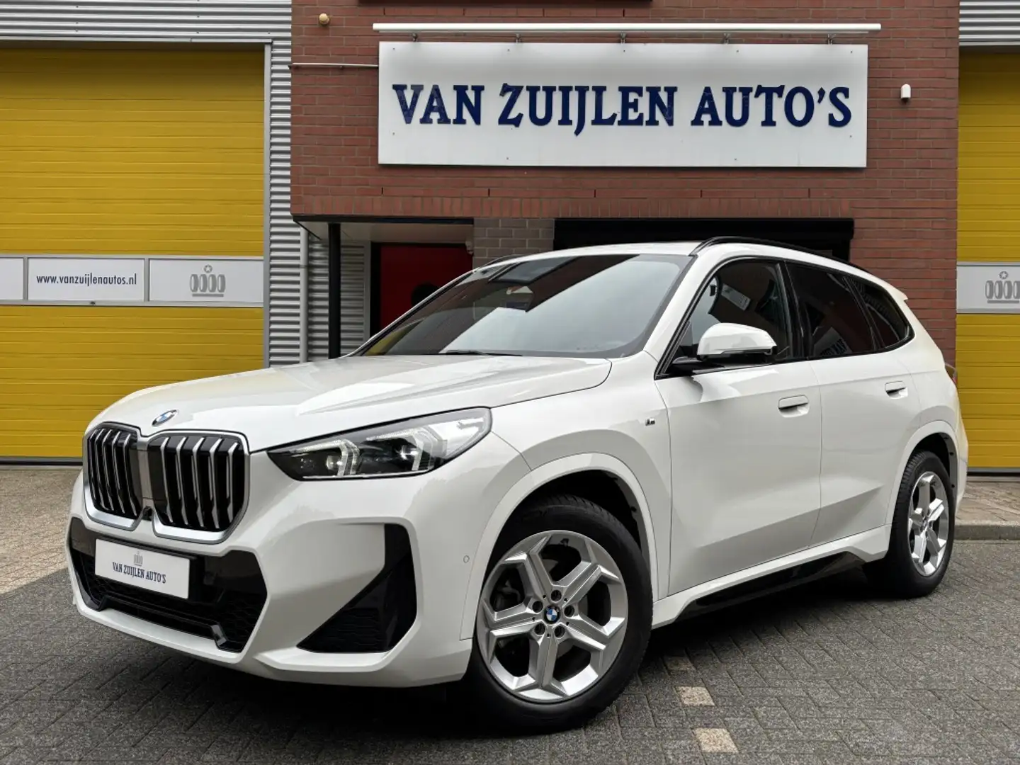 BMW X1 sDrive18i M-Sport Panorama Head-up Keyless HarmanK Wit - 1