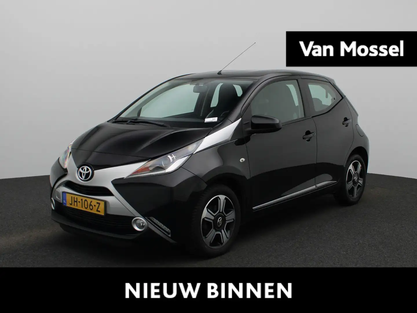 Toyota Aygo 1.0 VVT-i x-wave | Climate Control | Achteruitrijc Zwart - 1