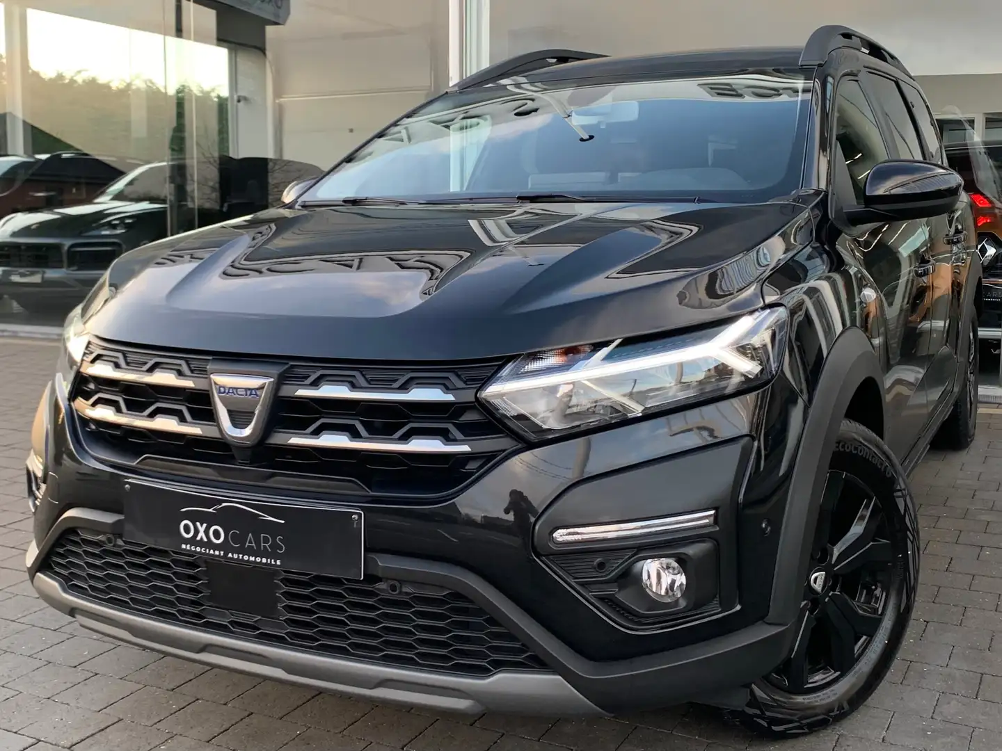 Dacia Jogger 1.0 TCE 110CV Extreme /  7 Places / FULL OPTIONS Czarny - 1