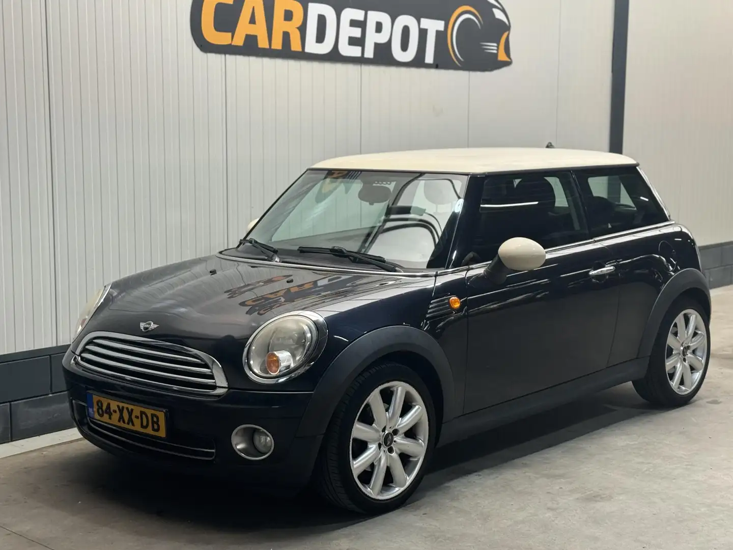 MINI Cooper Mini 1.6 Pepper Zeer netjes Airco Goed onderhouden Noir - 1