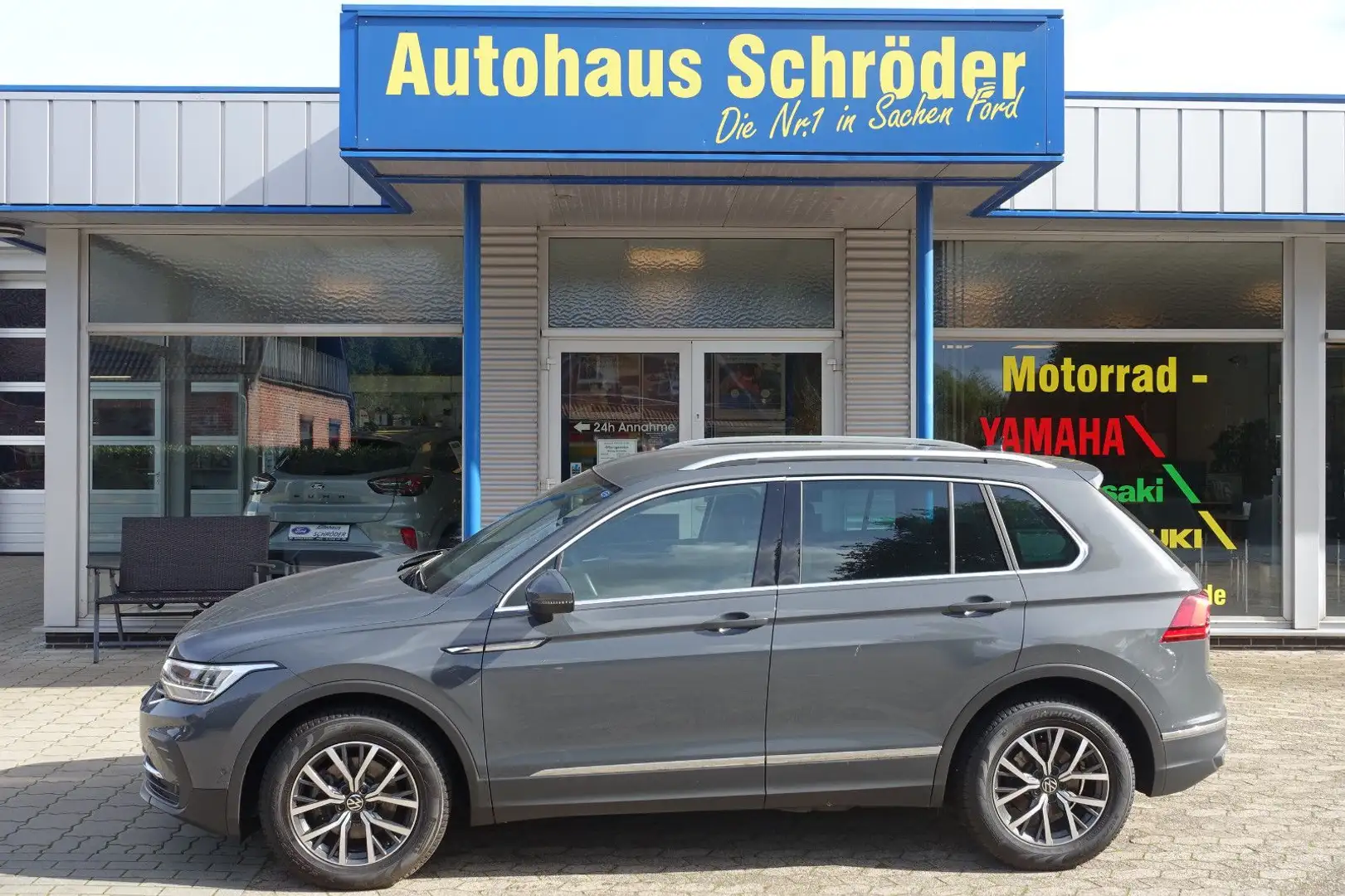 Volkswagen Tiguan Life 2.0 DSG / AHK schwenkbar / Kamera Grau - 1
