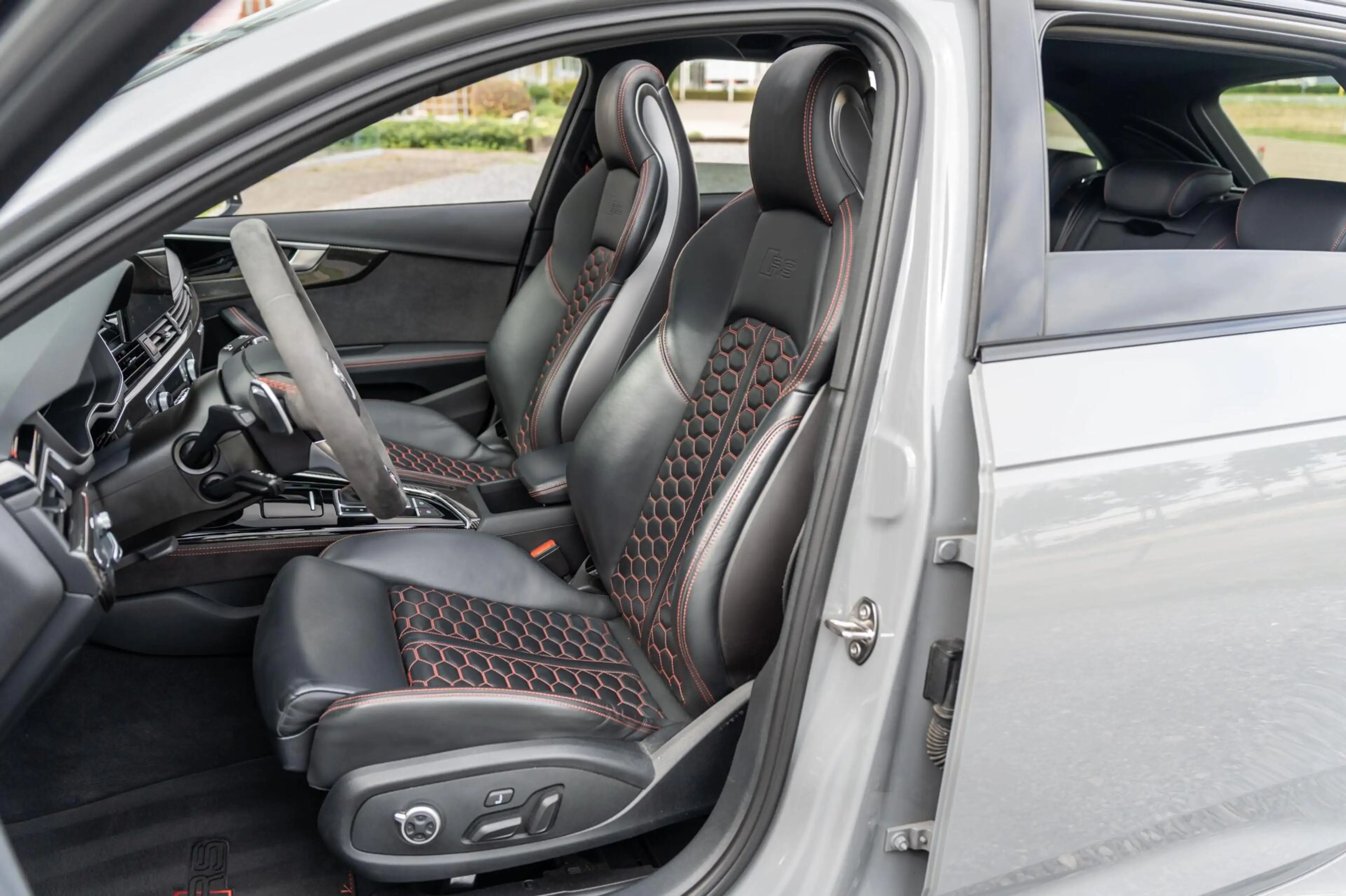 Audi RS4 Avant 2.9 TFSI RS 4 quattro competition plus — photo 25