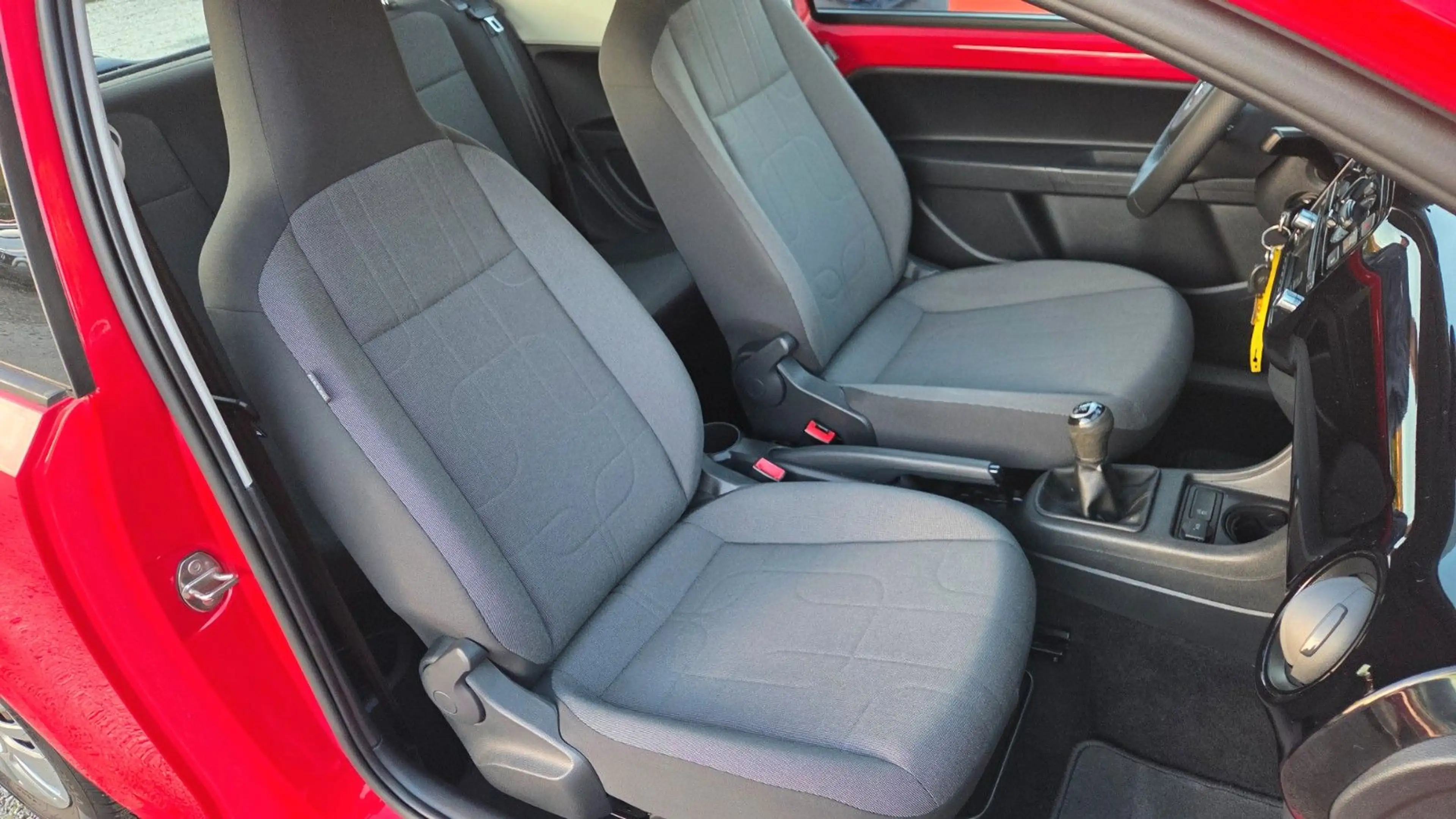 Volkswagen up! 1.0 move up! — photo 10