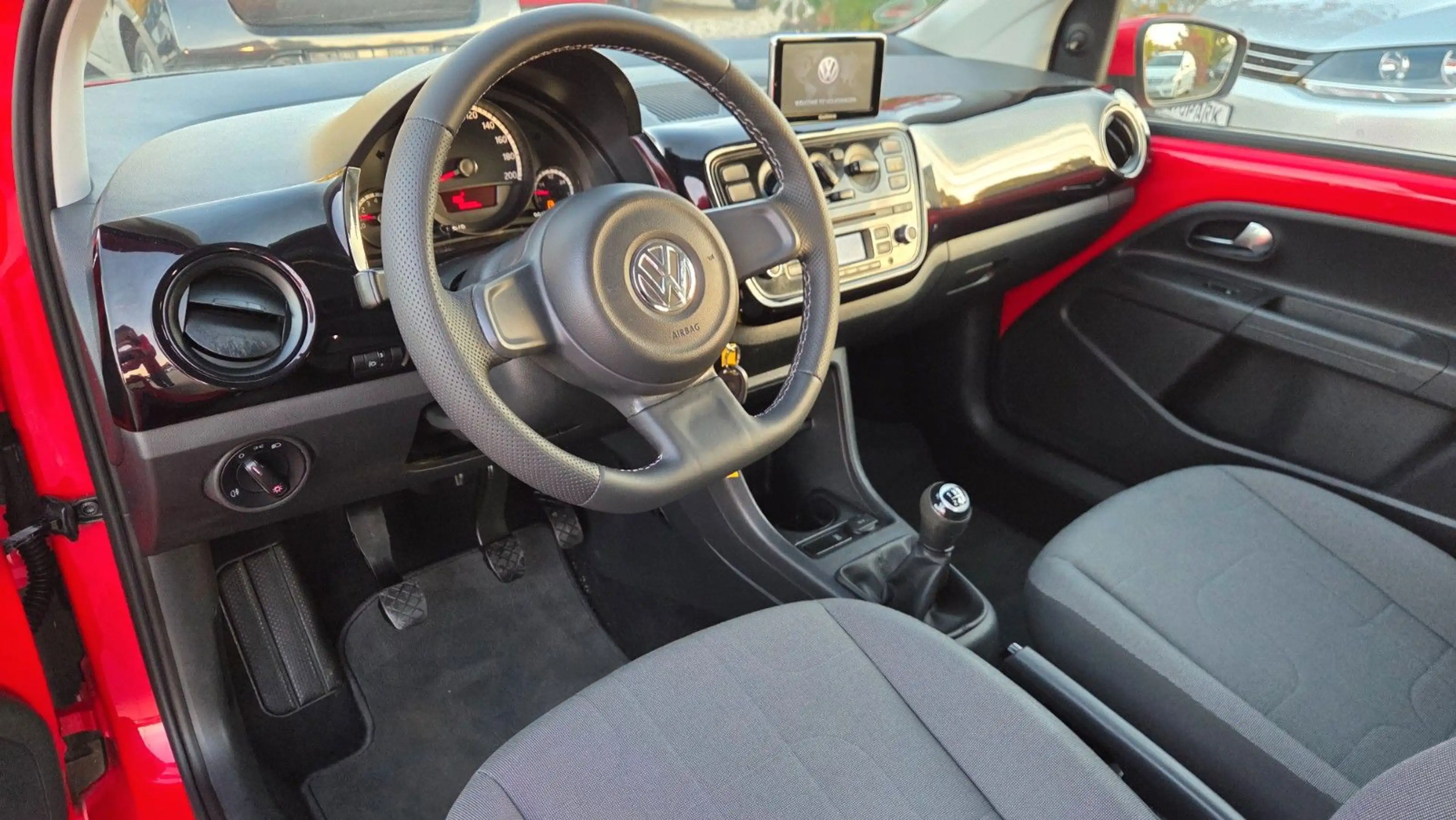Volkswagen up! 1.0 move up! — photo 7