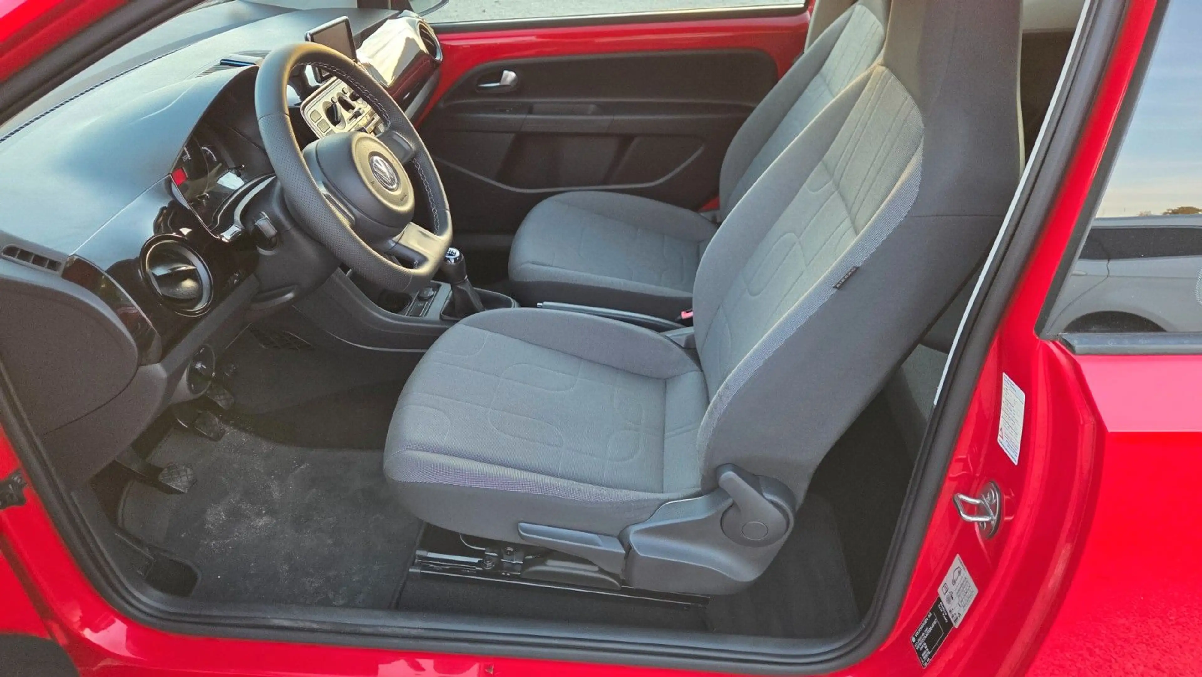 Volkswagen up! 1.0 move up! — photo 8