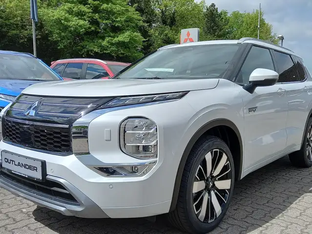 Mitsubishi Outlander 2.4 4WD Plug-In Hybrid Top