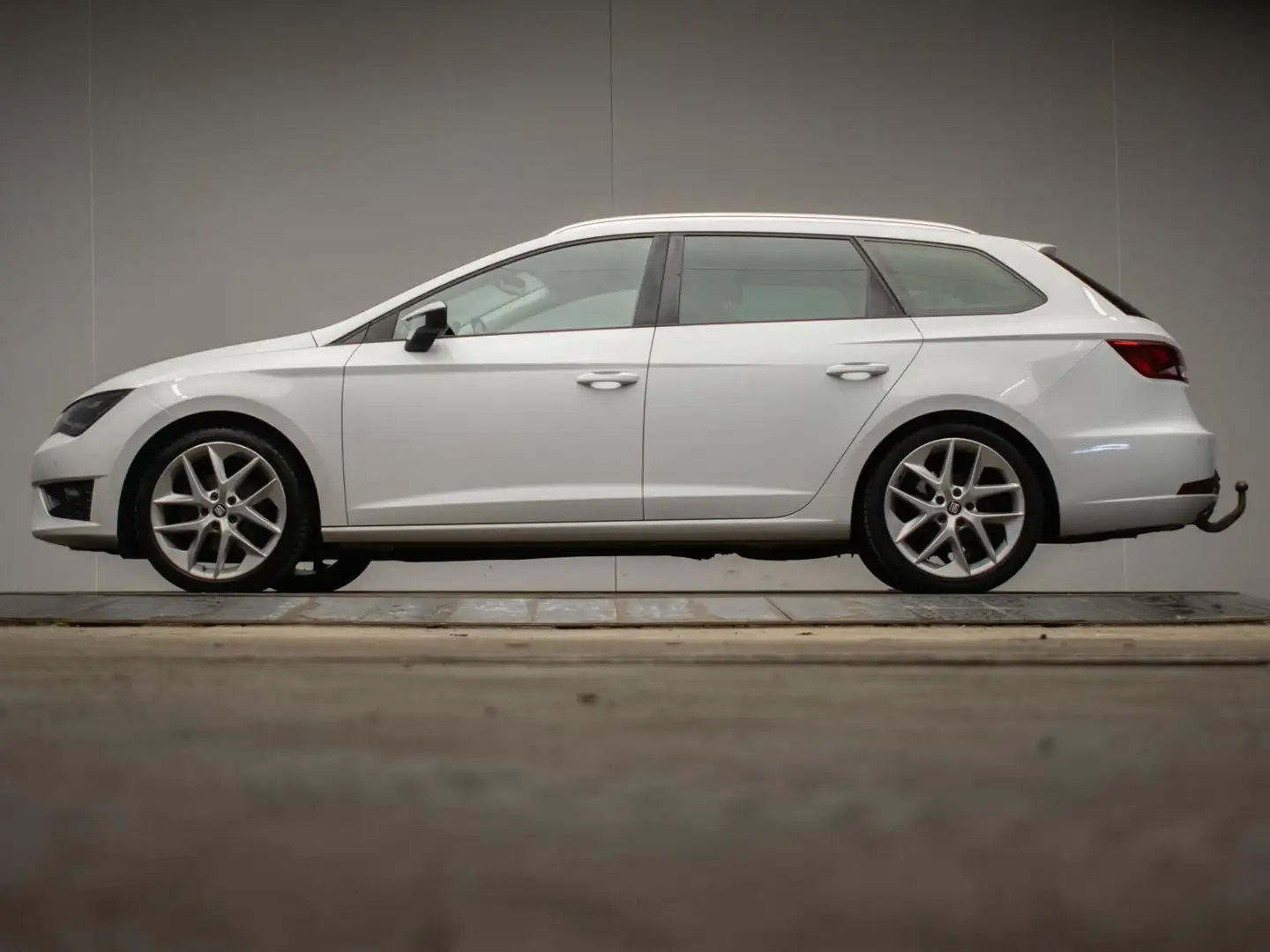 SEAT Leon ST 1.4 EcoTSI FR Connect Sport (APPLECARPLAY,NAVI, Wit - 1
