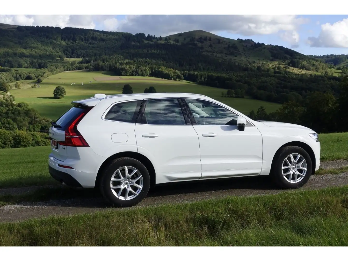 Volvo XC60 D4 AWD Momentum AHK/IntelliSafe /Pilot As Blanc - 2