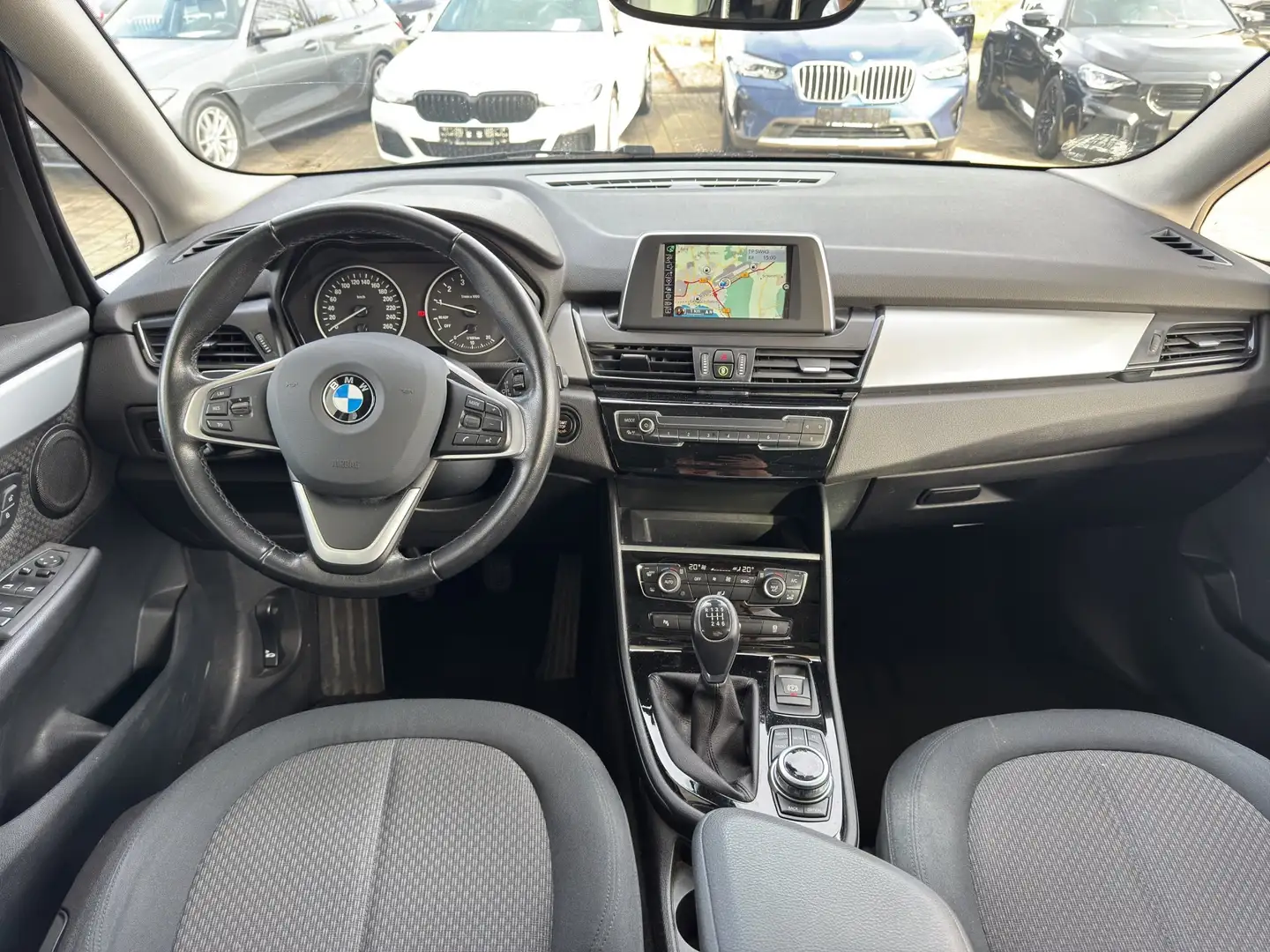 BMW 218 i Active Tourer Navi Panorama PDC LED Grau - 2