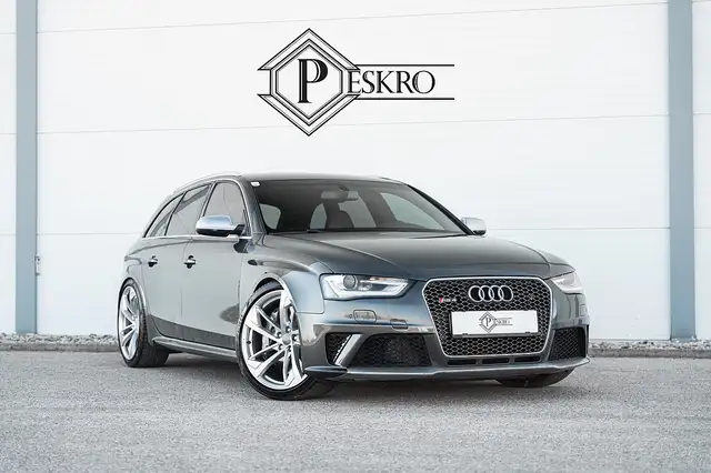 Audi RS4 Avant 4,2 FSI quattro S-tronic