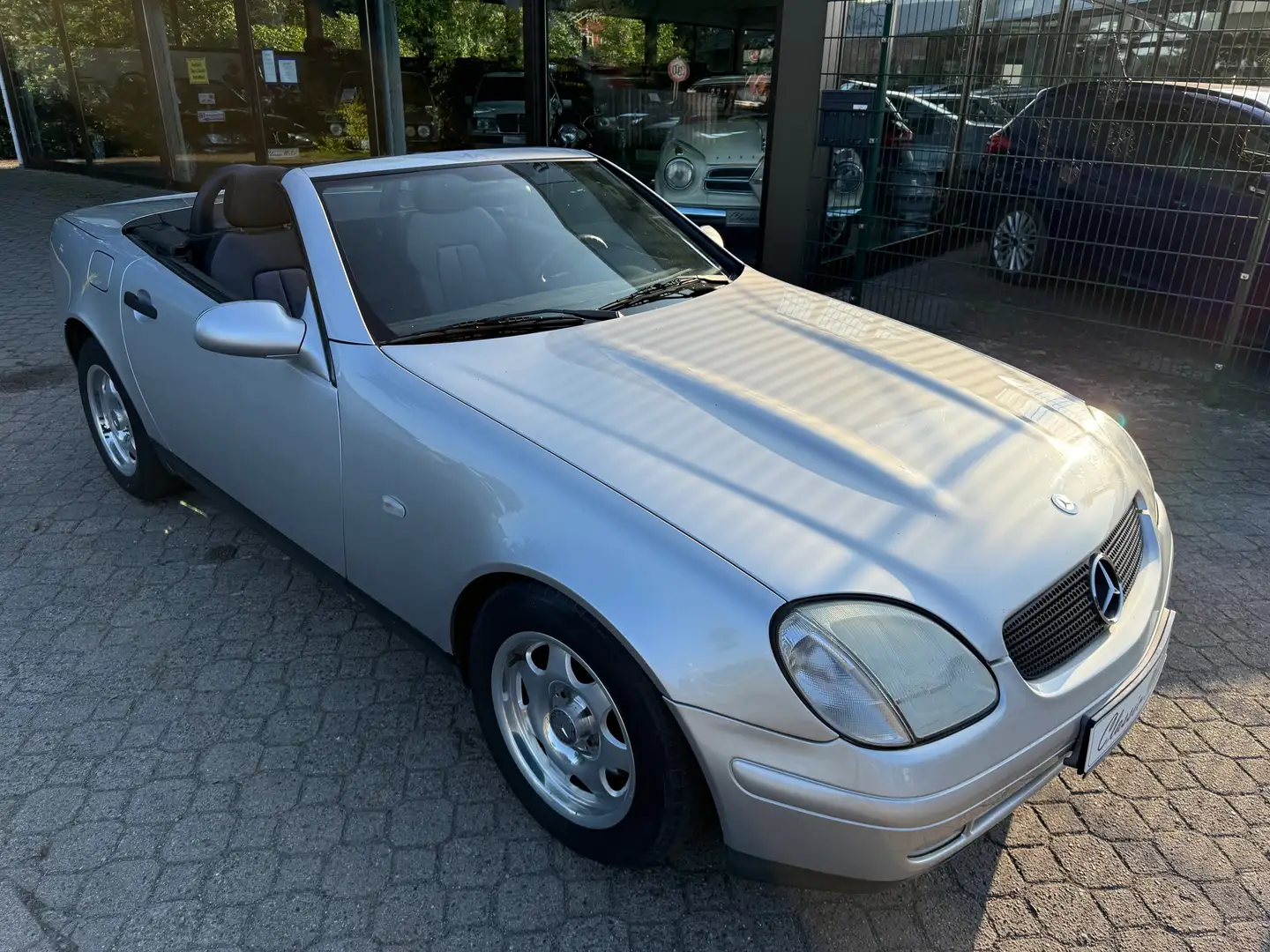 Mercedes-Benz SLK 200 Roadster *HU neu*Autom.*2.Hand*22 Jahre im Besitz* Argent - 1