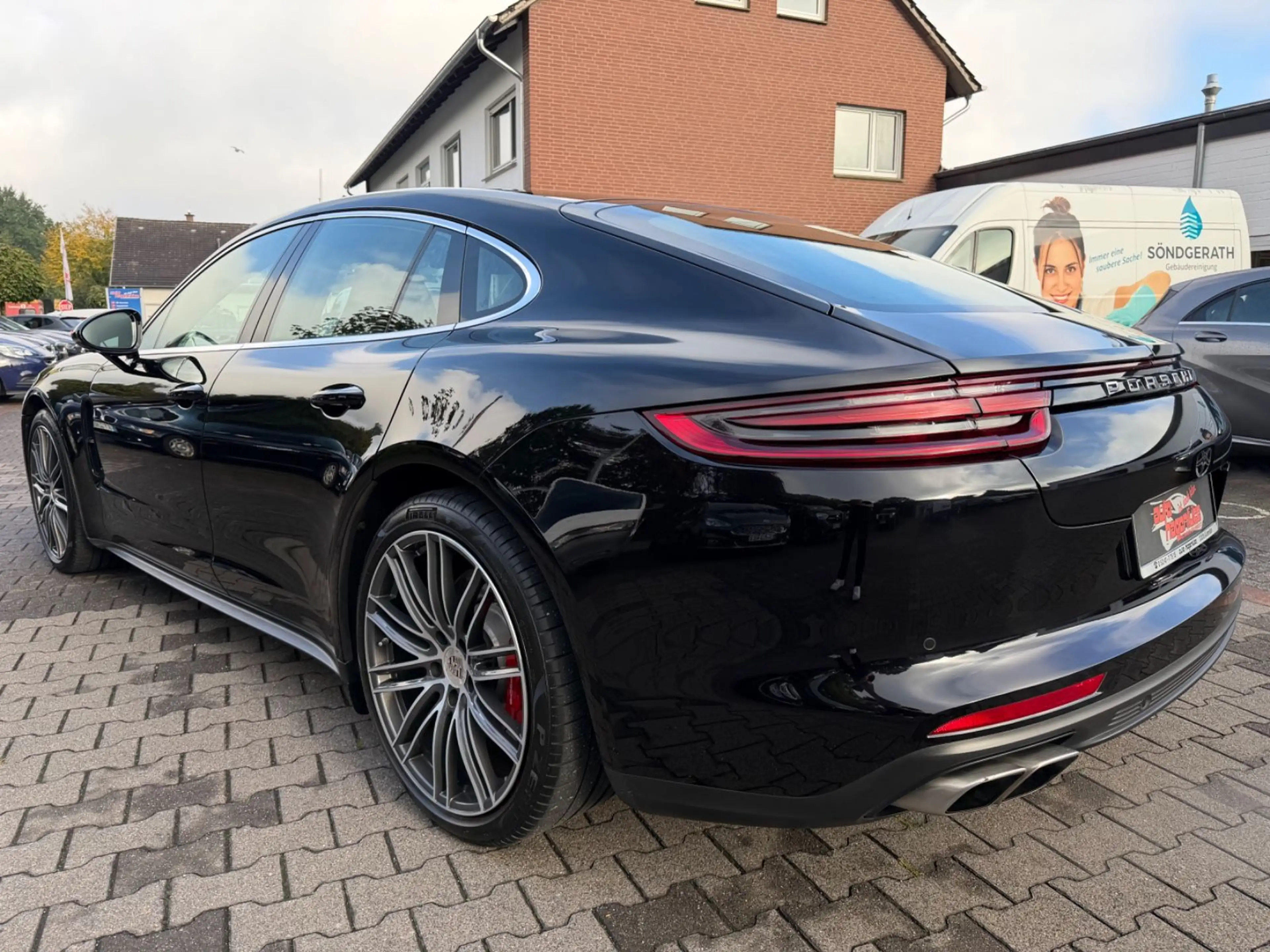 Porsche Panamera Turbo 100% PZ Historie / 1. Hand / BRD — photo 6