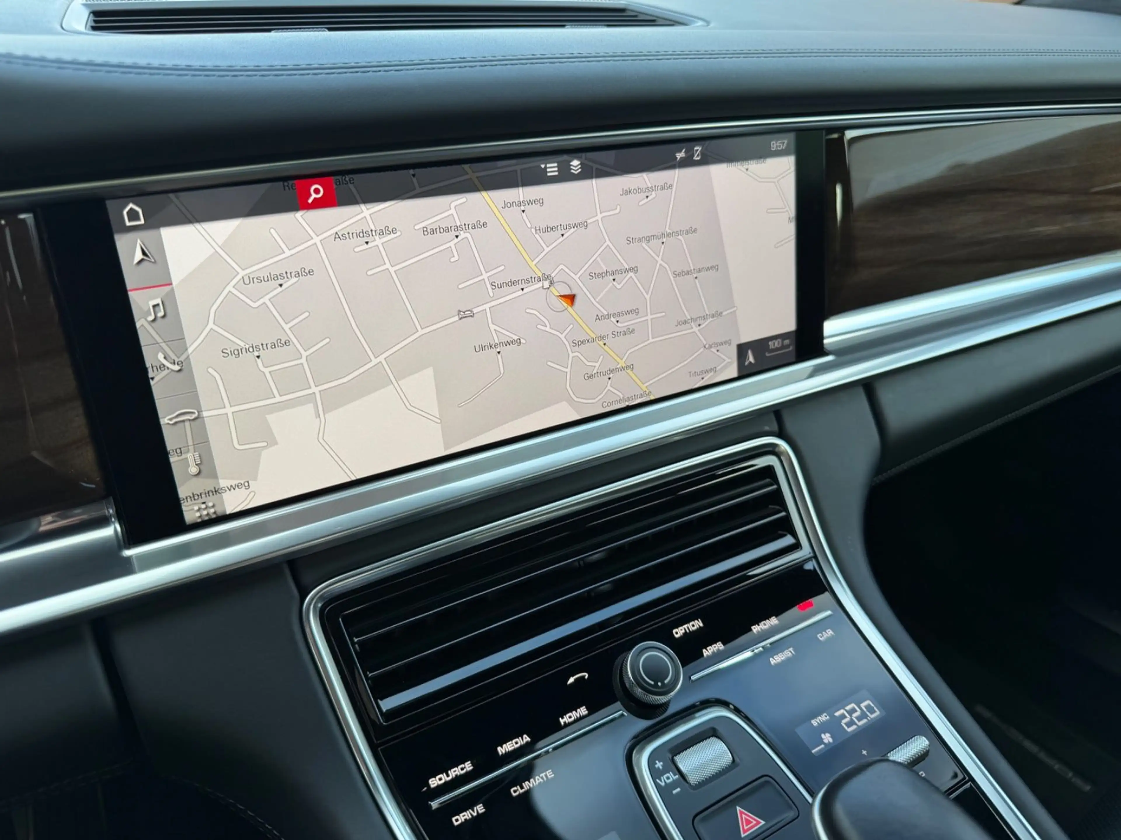 Porsche Panamera Turbo 100% PZ Historie / 1. Hand / BRD — photo 14