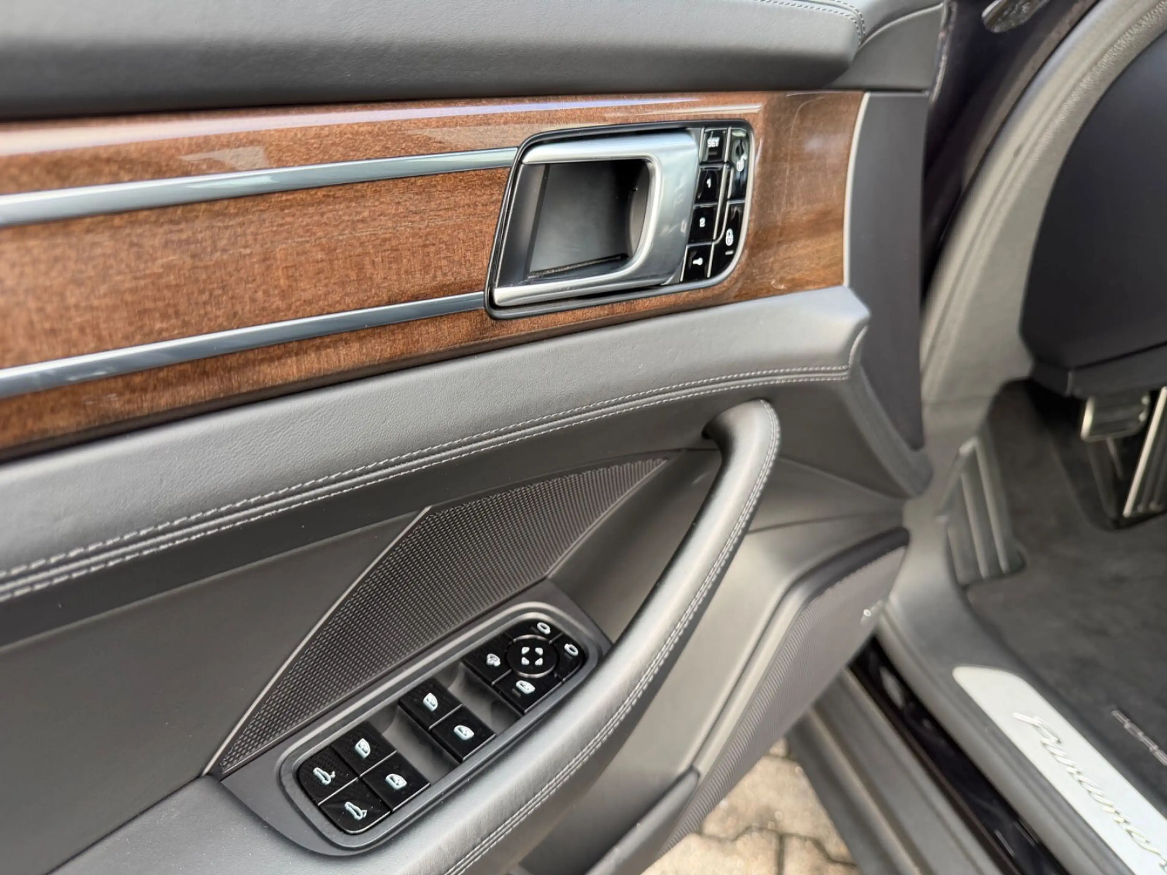 Porsche Panamera Turbo 100% PZ Historie / 1. Hand / BRD — photo 9
