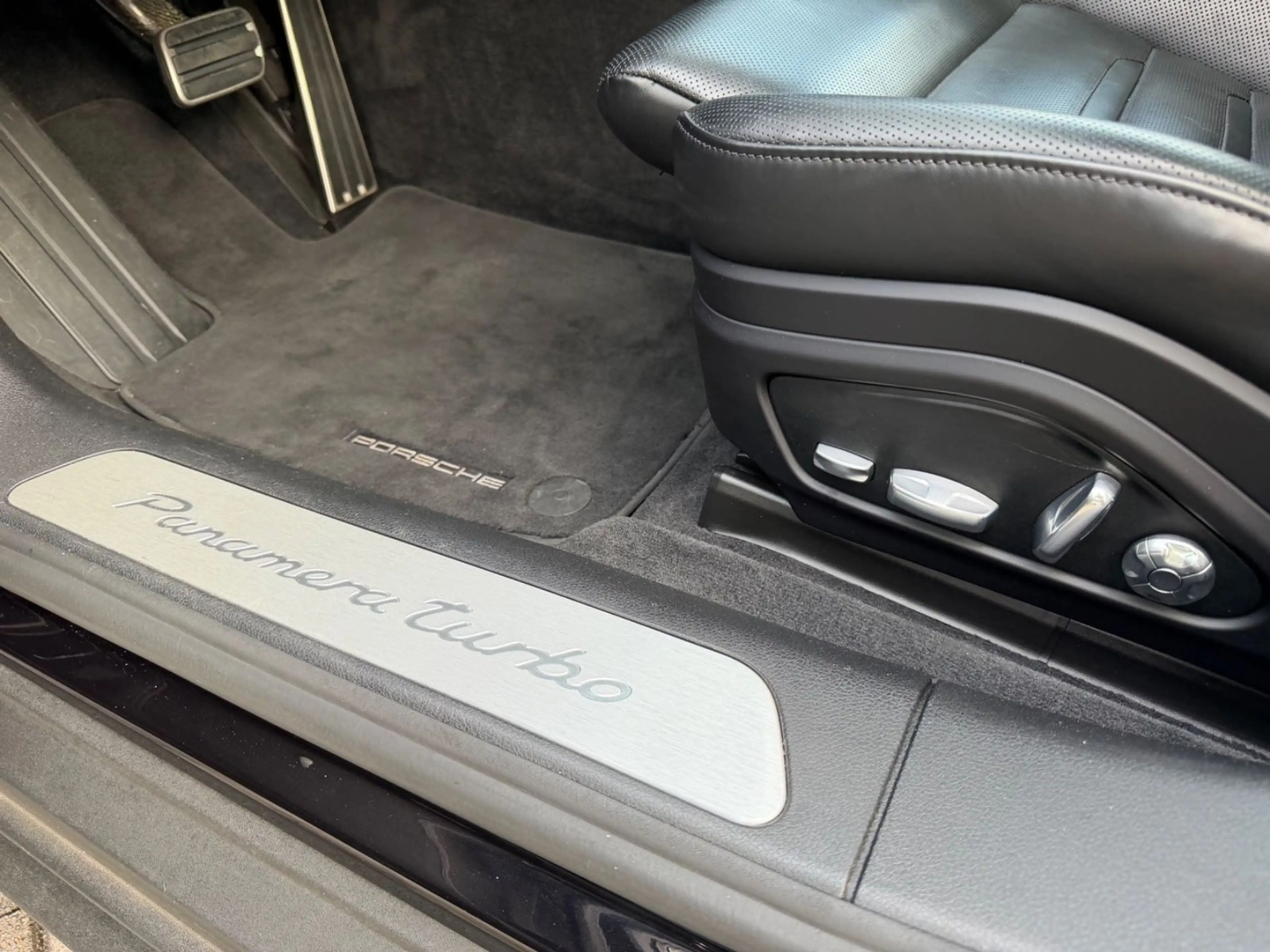 Porsche Panamera Turbo 100% PZ Historie / 1. Hand / BRD — photo 10