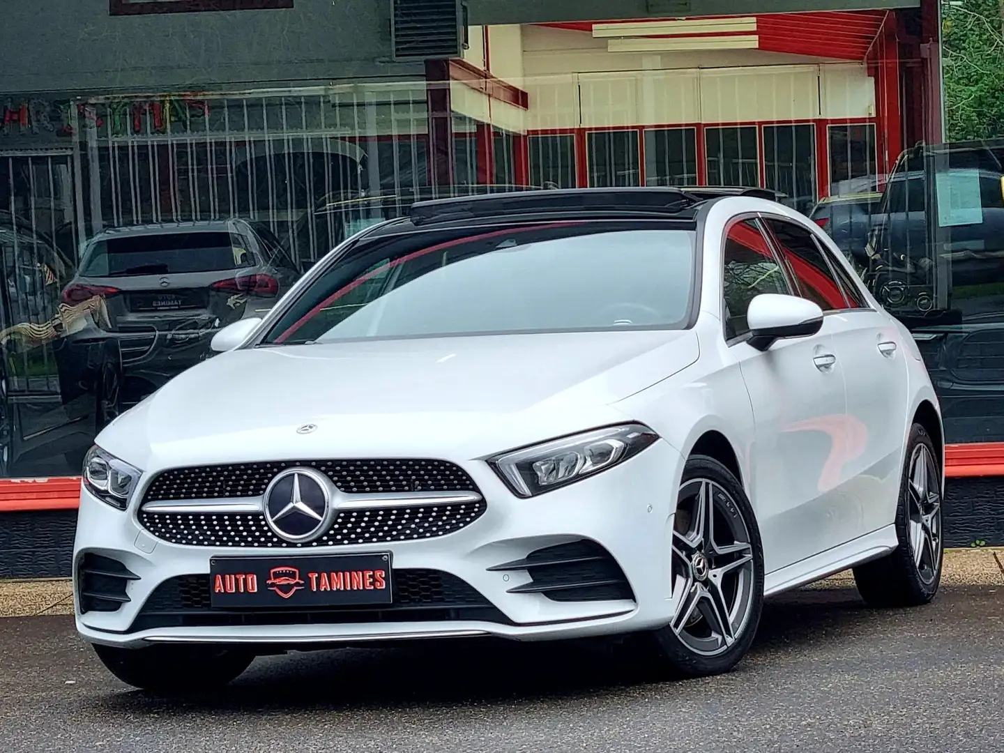 Mercedes-Benz A 250 AMG Line / 1er Main / Pano / TVAC / Full Weiß - 1
