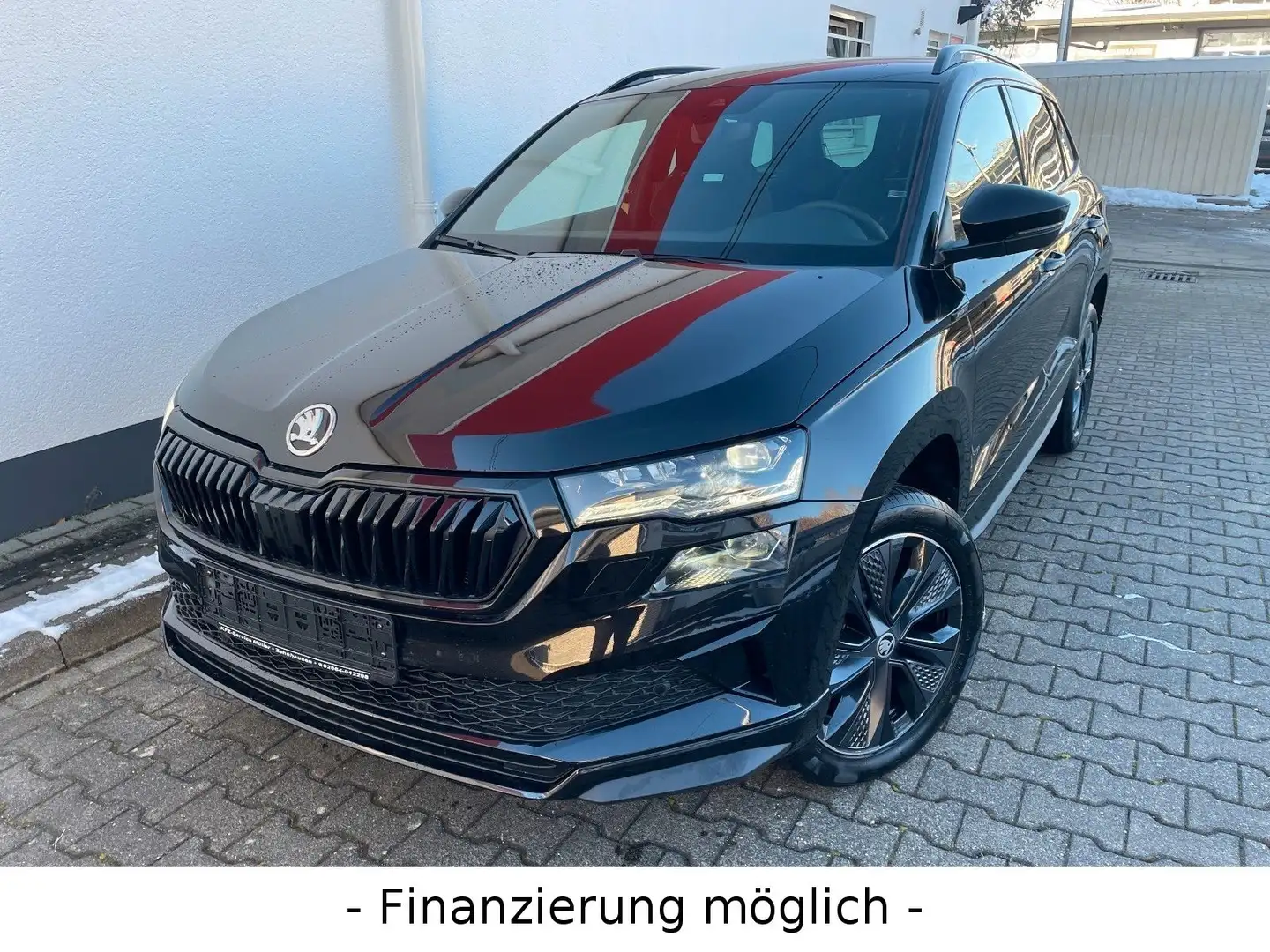 Skoda Karoq 1.5l TSI DSG Sportline / NAVI / AHK schw. Zwart - 1