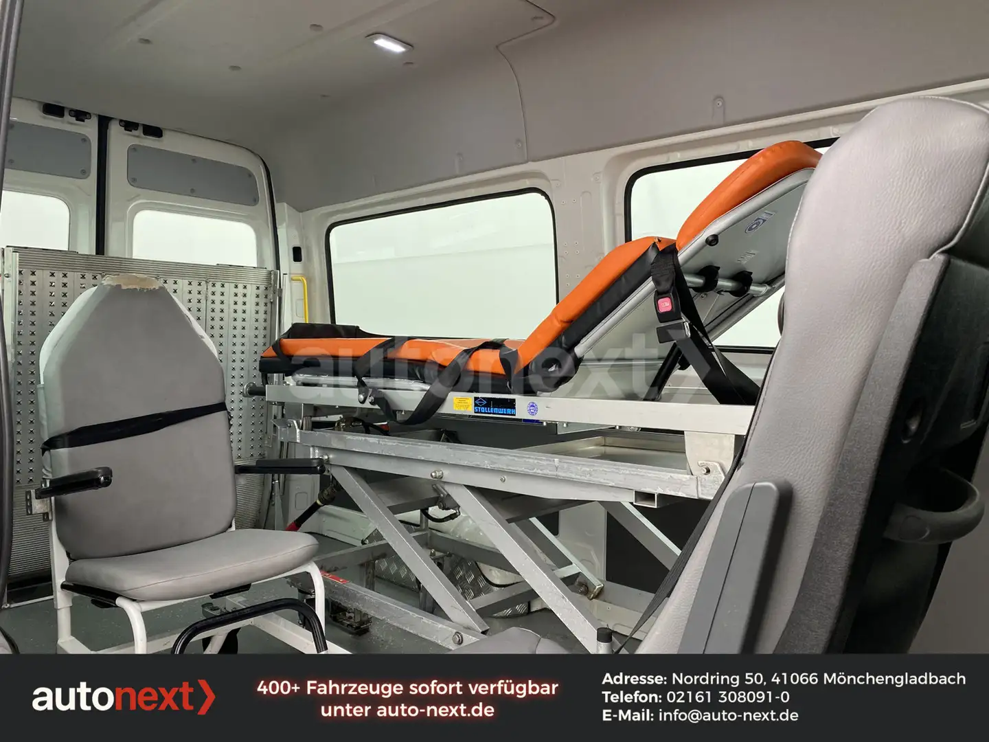 Volkswagen Crafter 35 Aut. KTW Krankentransport Liege+Trage Weiß - 2