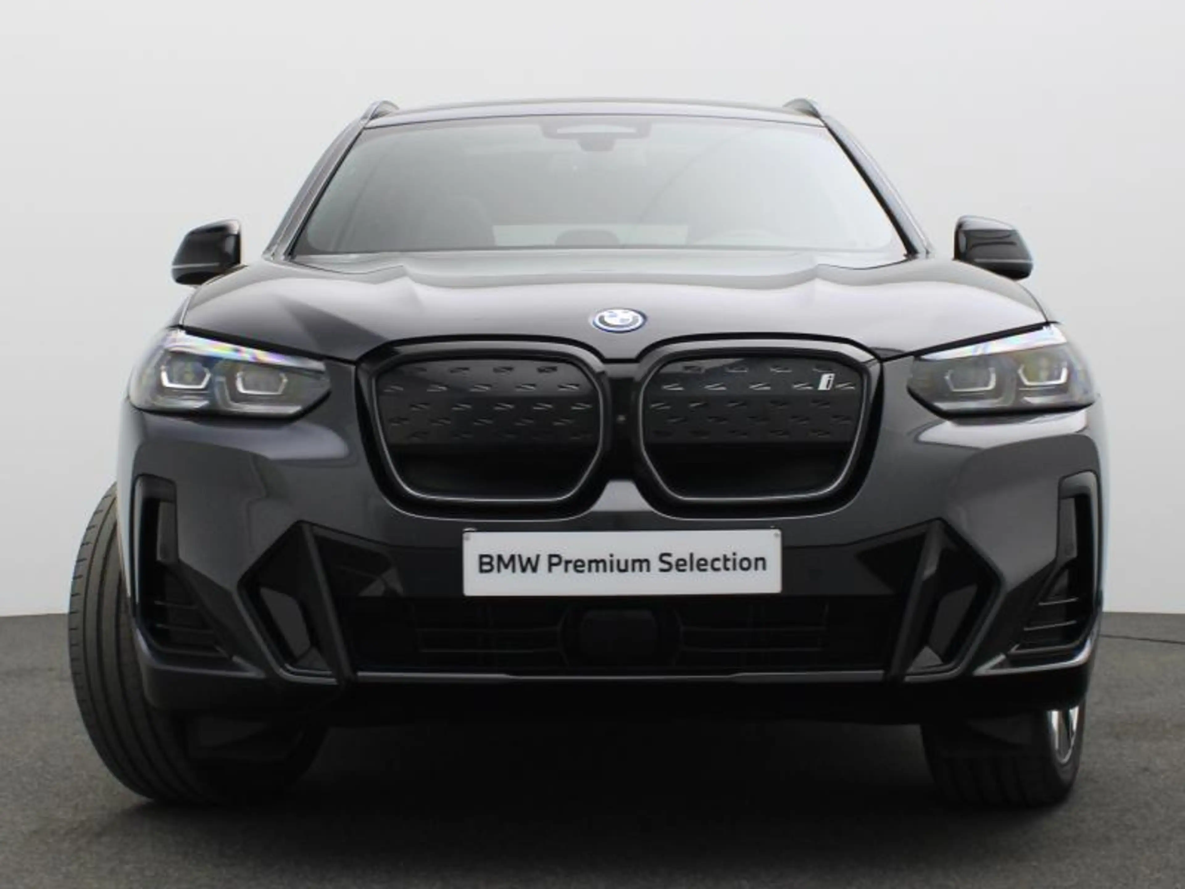 BMW iX3 Impressive — photo 2