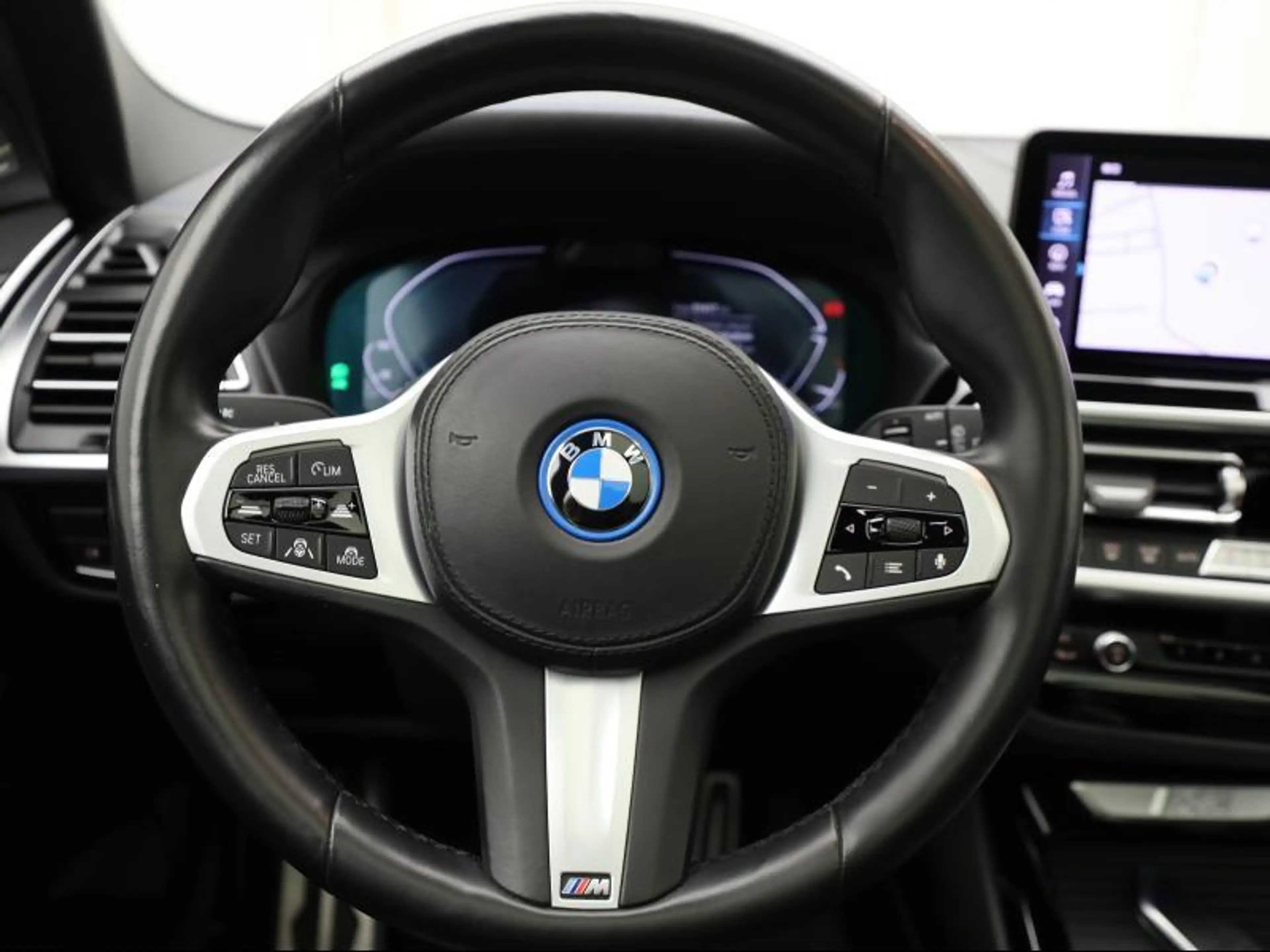 BMW iX3 Impressive — photo 9