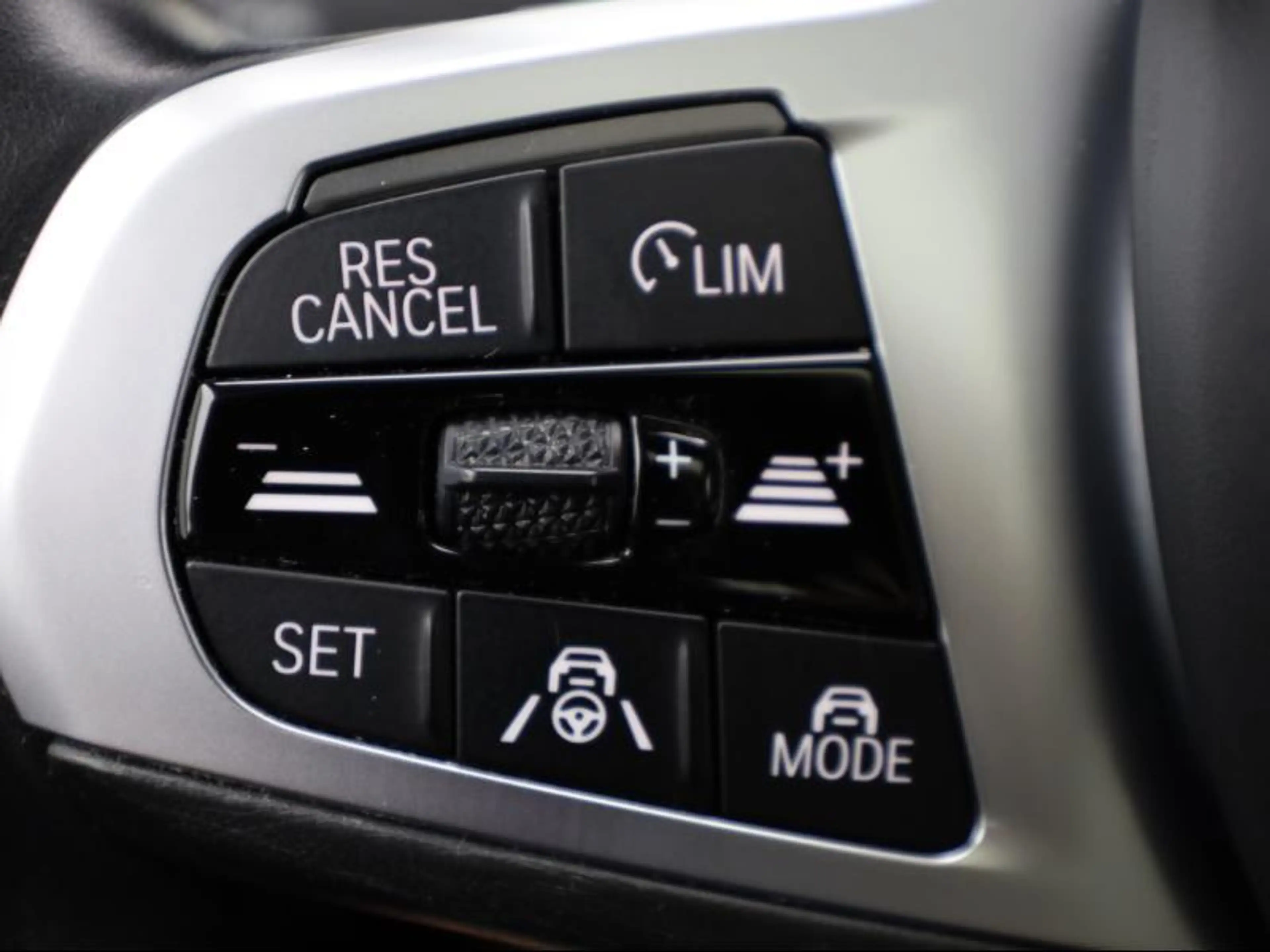 BMW iX3 Impressive — photo 11
