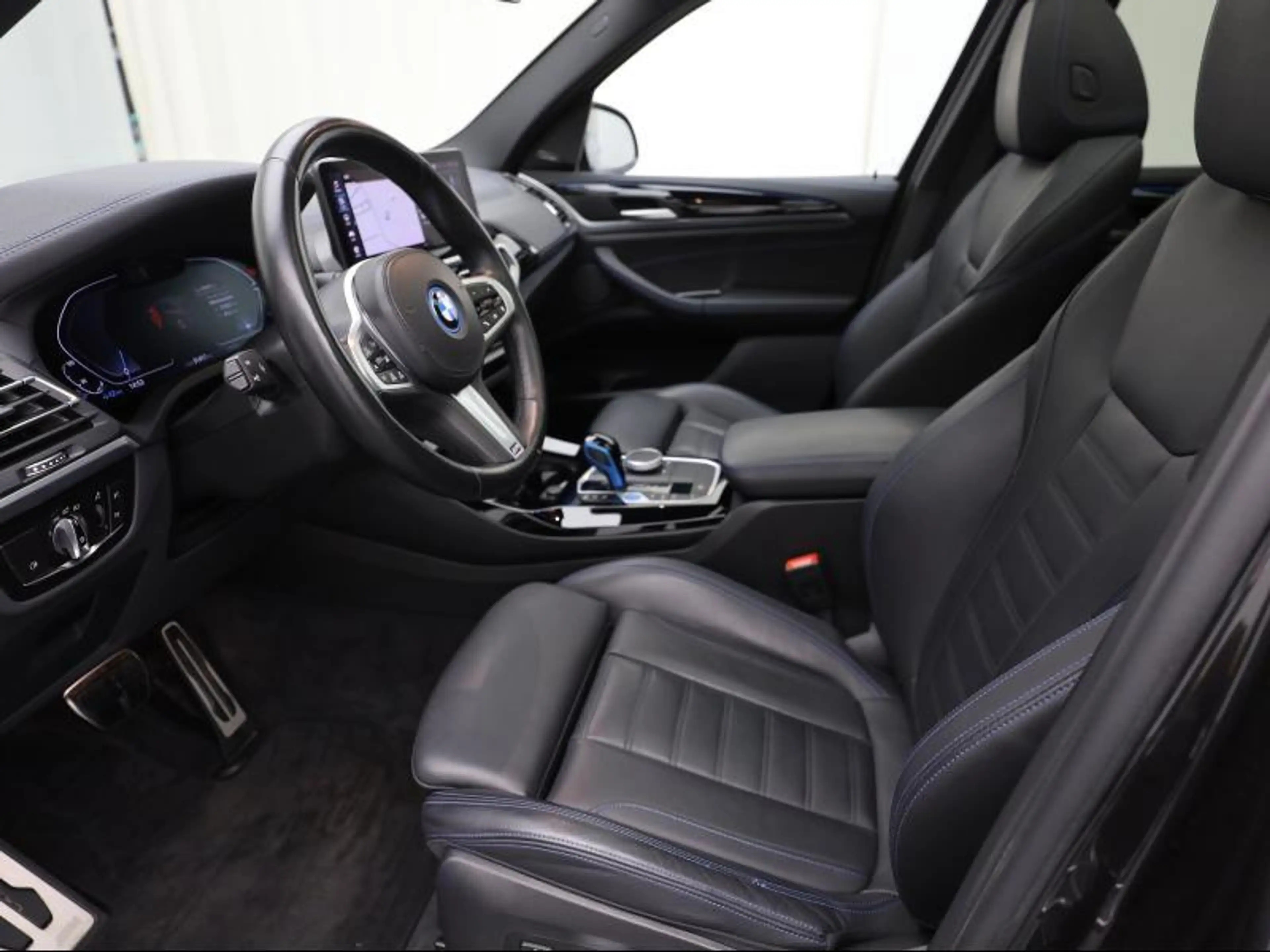 BMW iX3 Impressive — photo 6