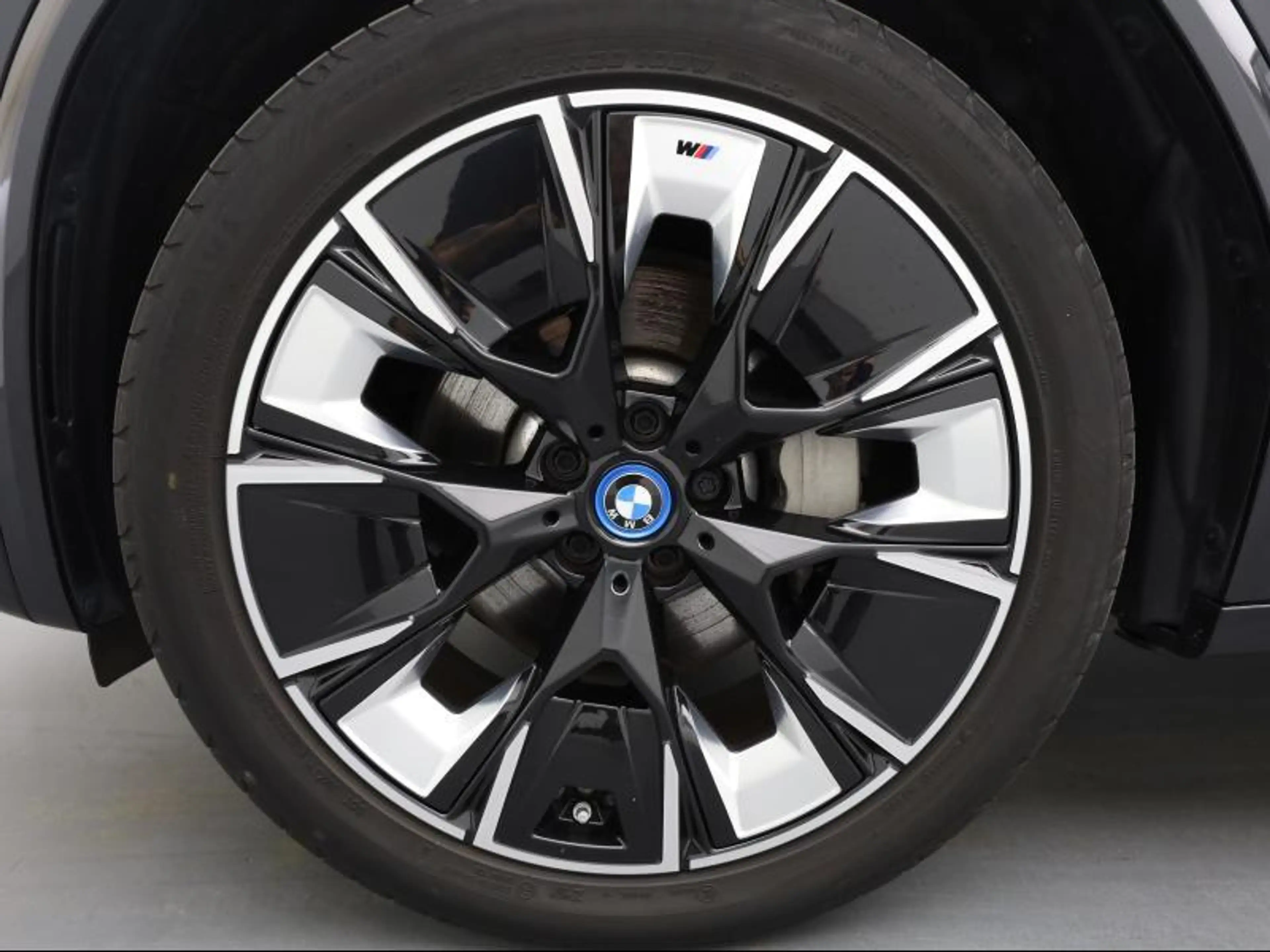 BMW iX3 Impressive — photo 8
