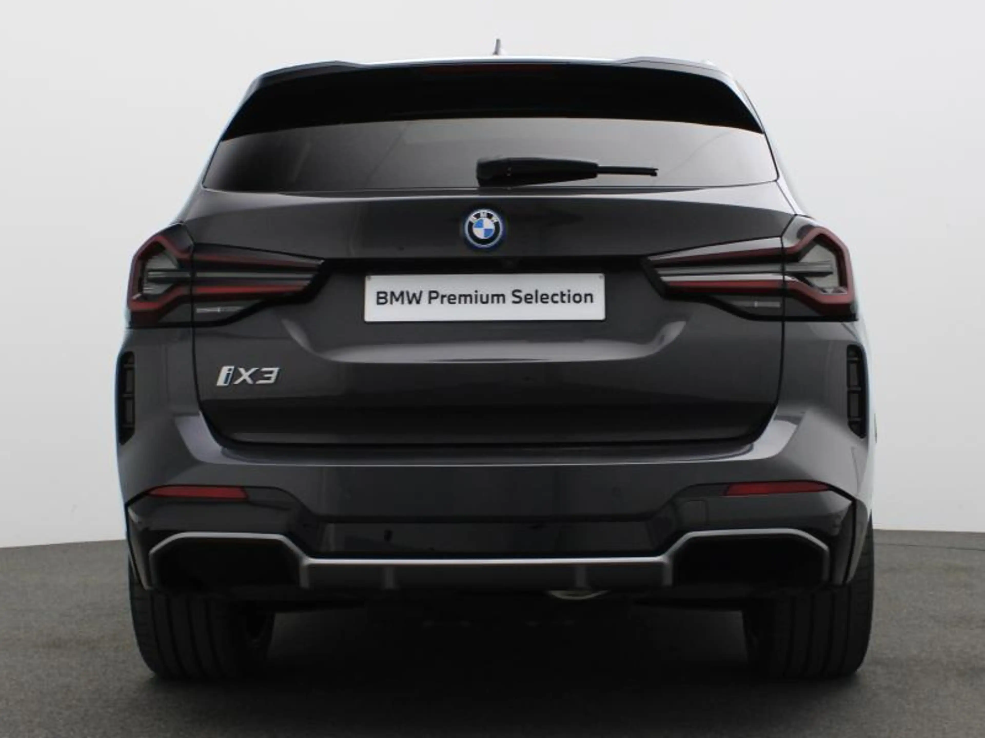 BMW iX3 Impressive — photo 4