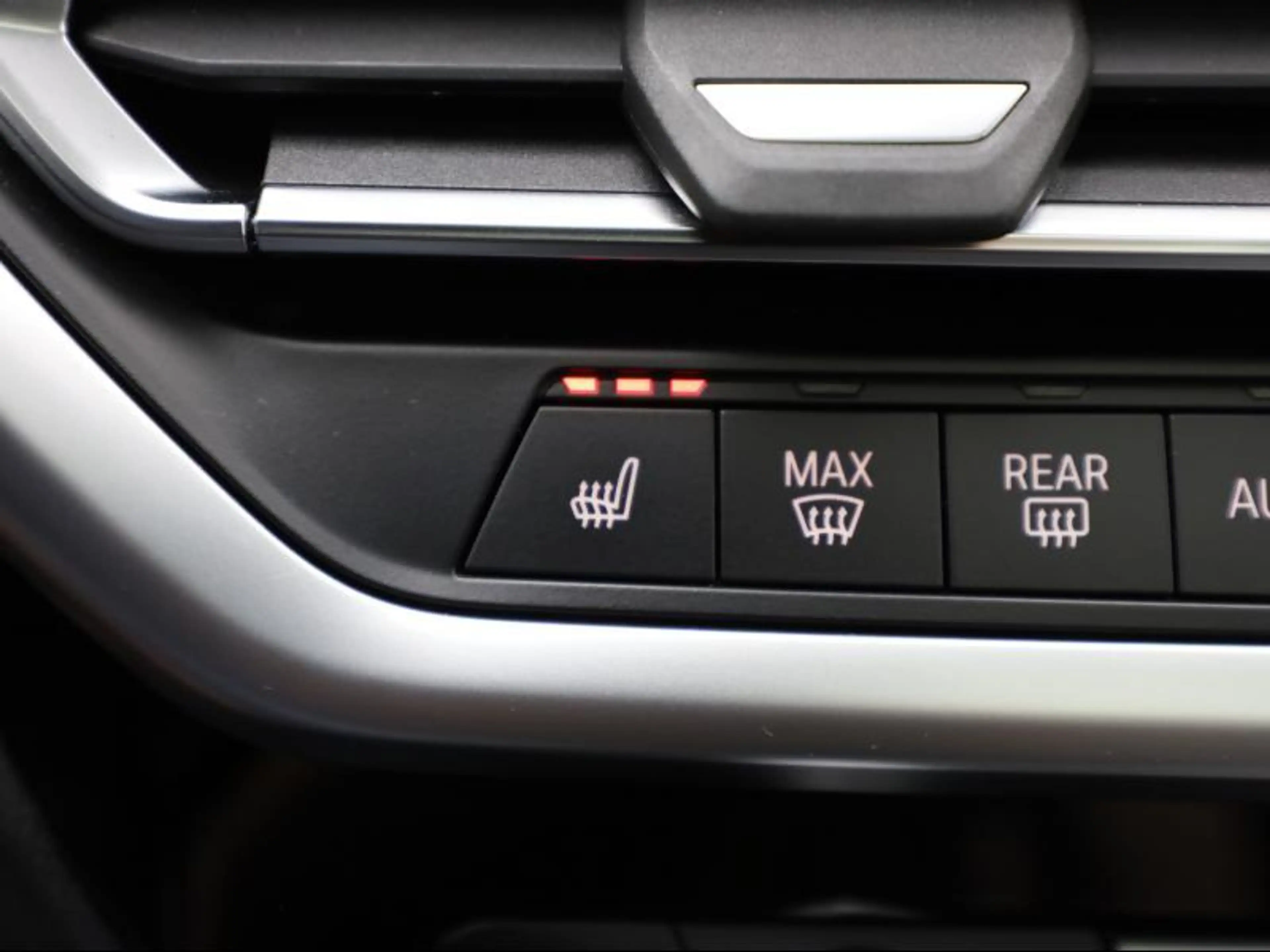 BMW iX3 Impressive — photo 13