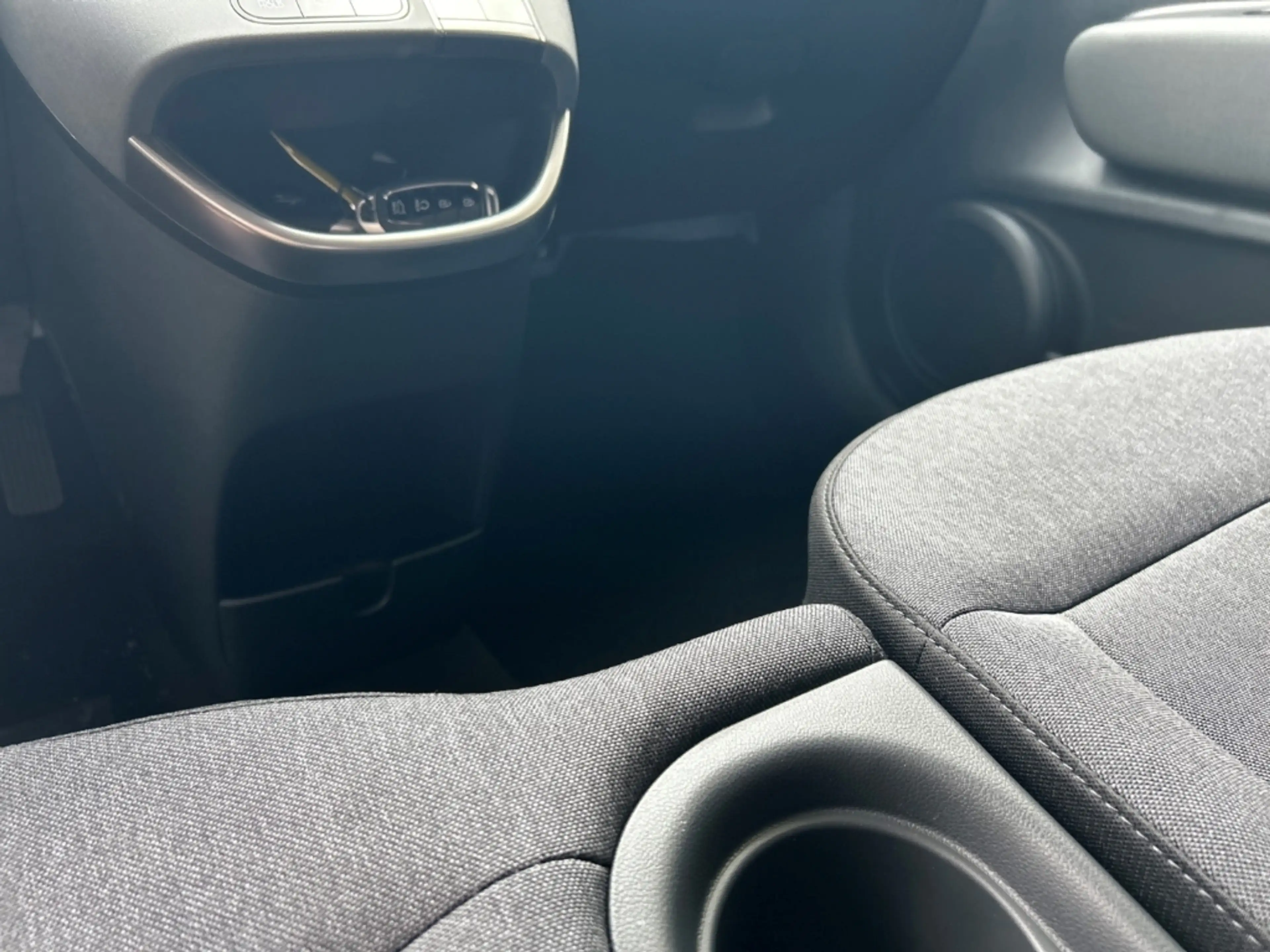 Hyundai Inster EV (MY27) 49kWh (115PS) 2WD Trend Elektro-Komfort- — photo 13