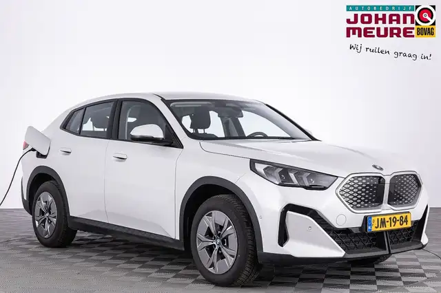 BMW iX2 eDrive20 67 kWh | Full LED | NAVI | PDC | ECC | SO