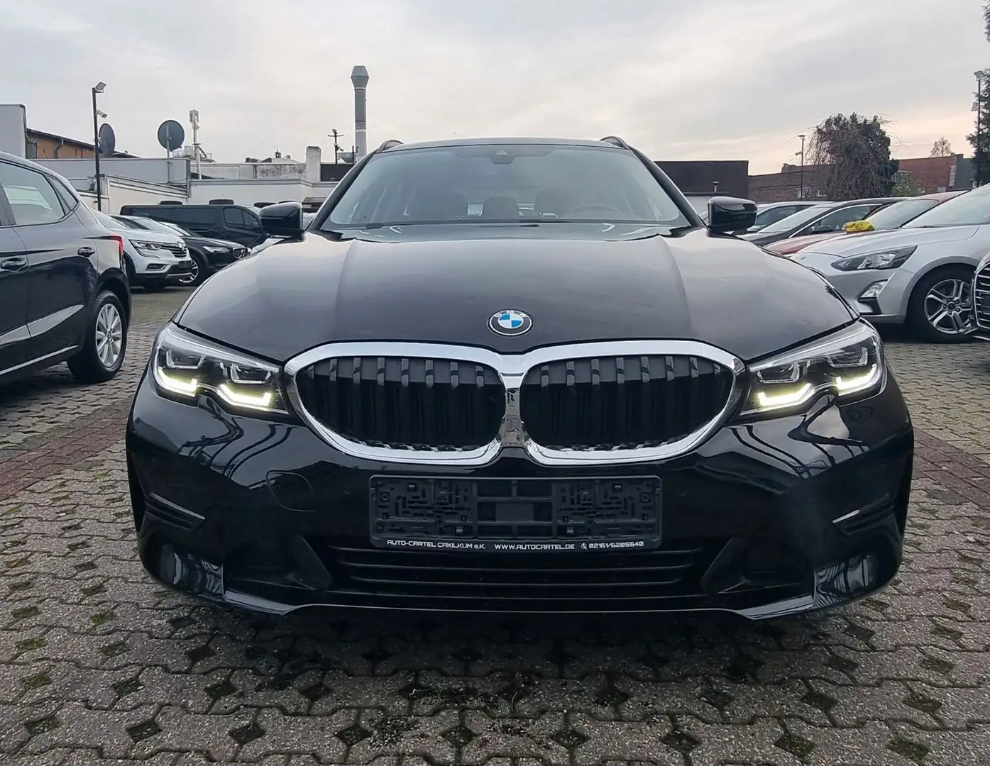 BMW 320 d Advantage-1.HD-LEDER-GARANTI-PANORAMADACH Schwarz - 2