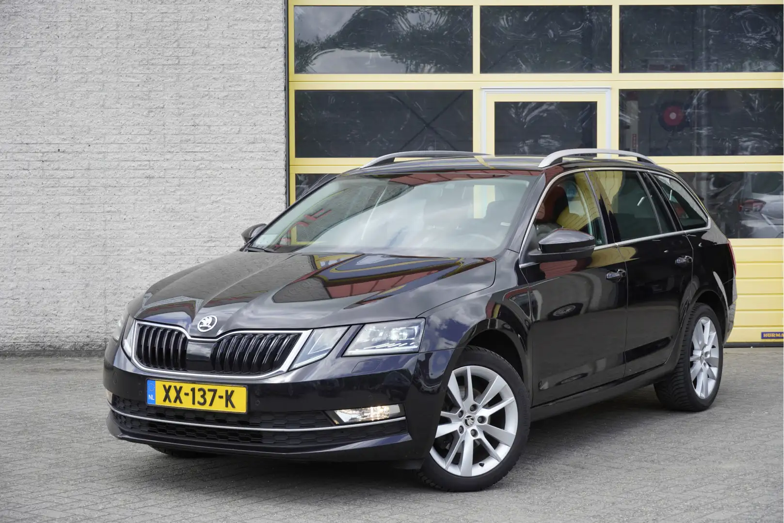 Skoda Octavia Combi 1.0 TSI Style Business BJ2019 Lmv 17" | Led Zwart - 1