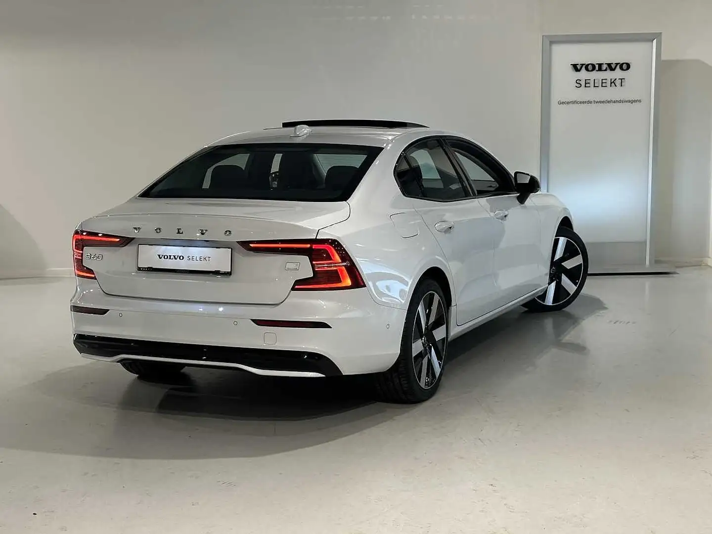 Volvo S60 T8 Recharge Ultimate Weiß - 2