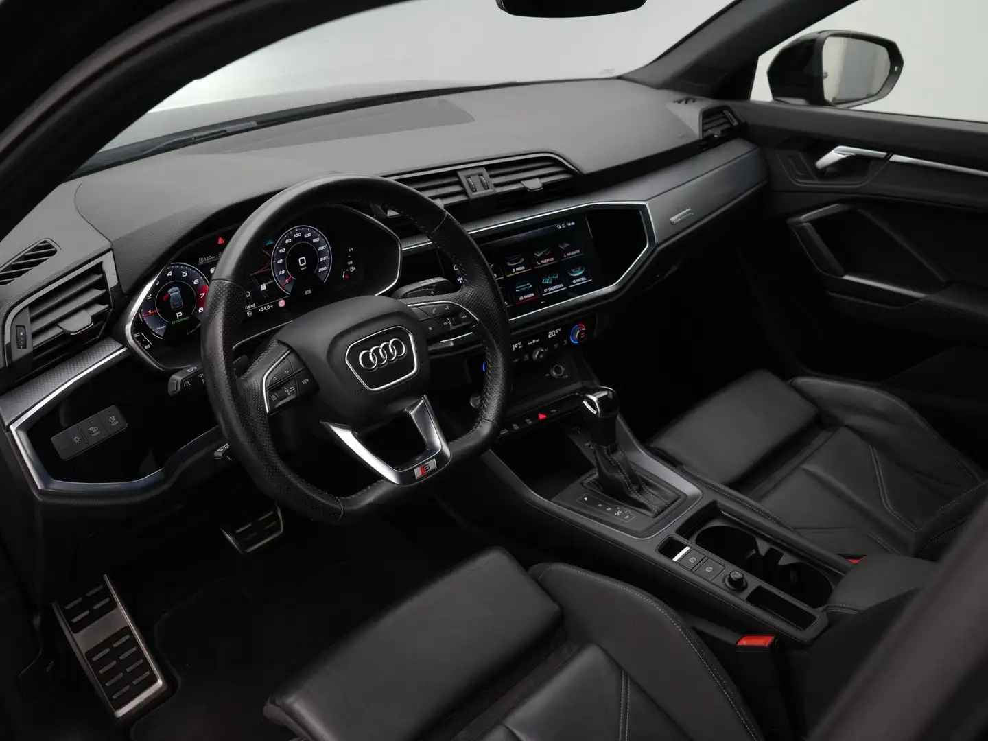 Audi Q3 35 TFSI 150 pk S-tronic S edition | Panoramadak | Grijs - 2