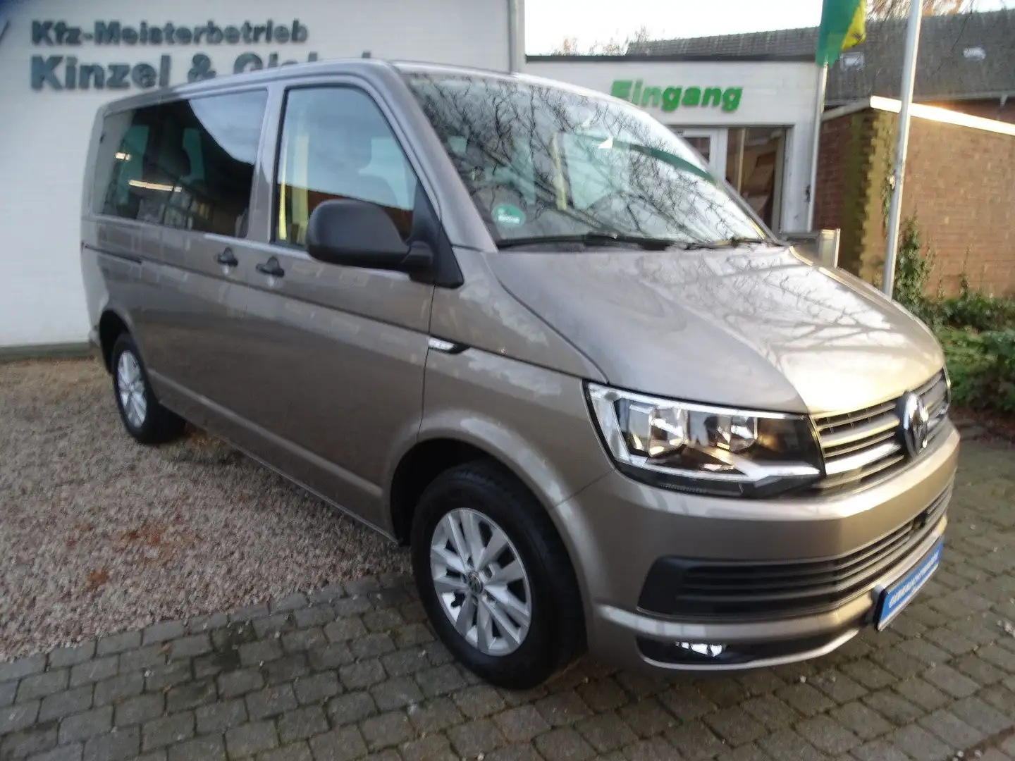 Volkswagen T6 Multivan NAVI AHK DSG Kamera Beige - 1