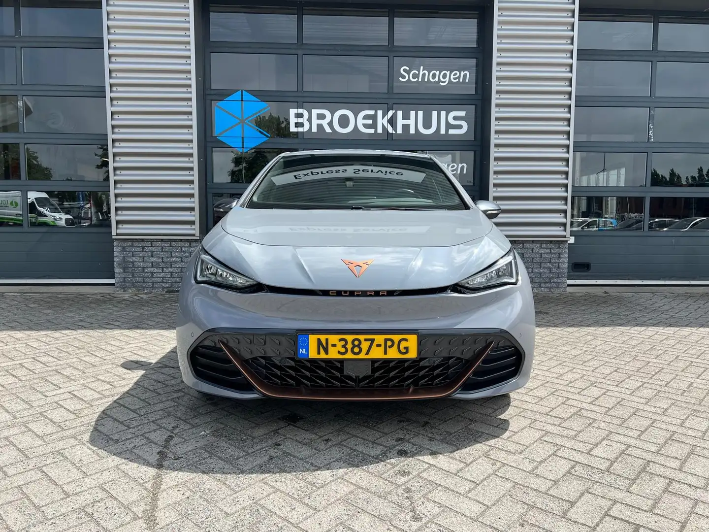 CUPRA Born Performance One 204 pk 62 kWh | Achteruitrijcamera Grijs - 2