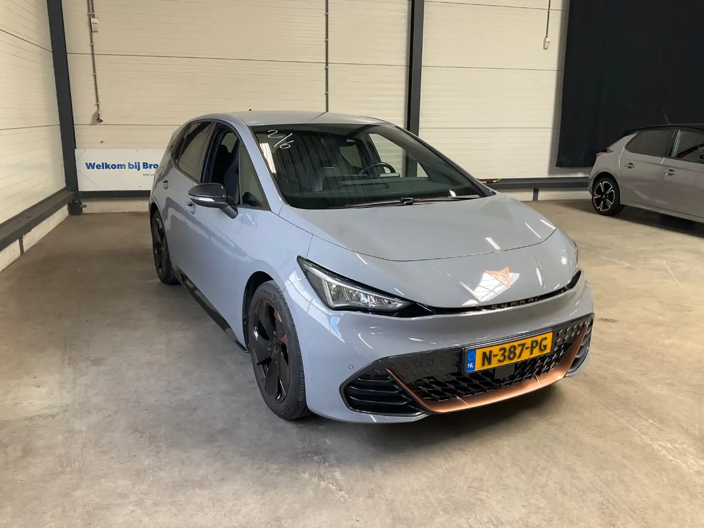 CUPRA Born Performance One 204 pk 62 kWh | Achteruitrijcamera Grijs - 2