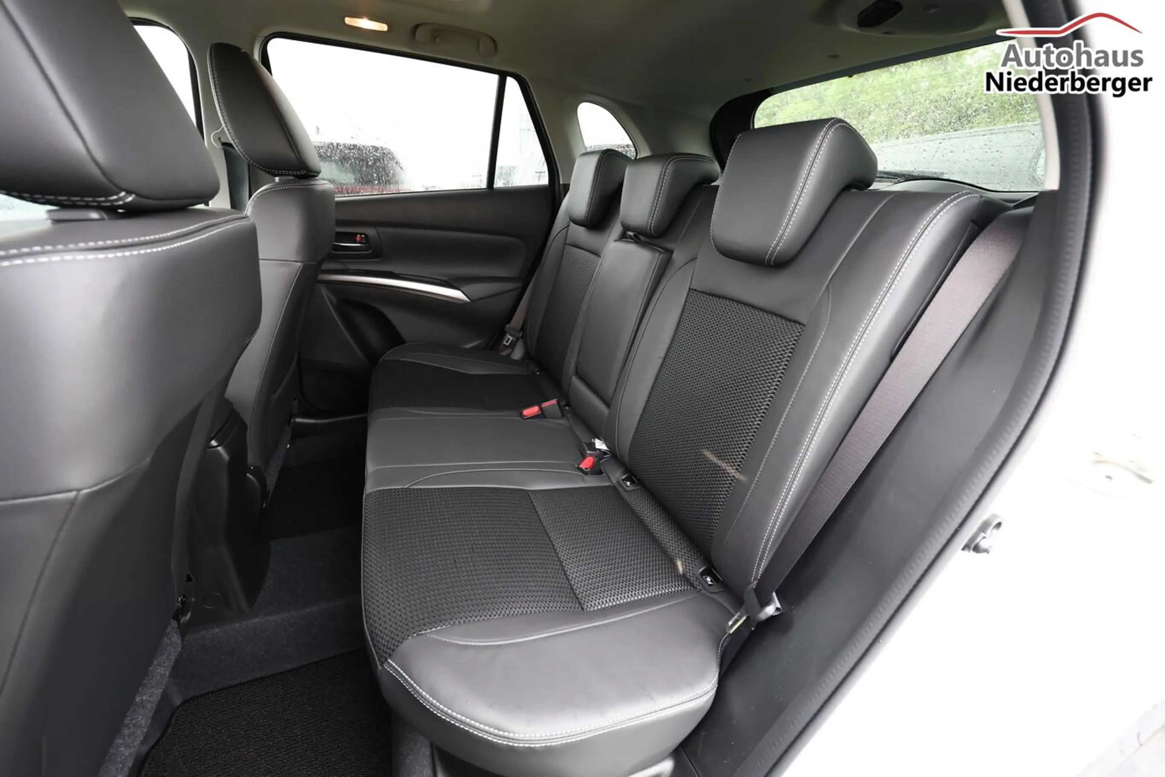 Suzuki S-Cross Comfort+ 1.4 MHEV 4WD Aut Pano 360° Lede 81 kW ... — photo 10