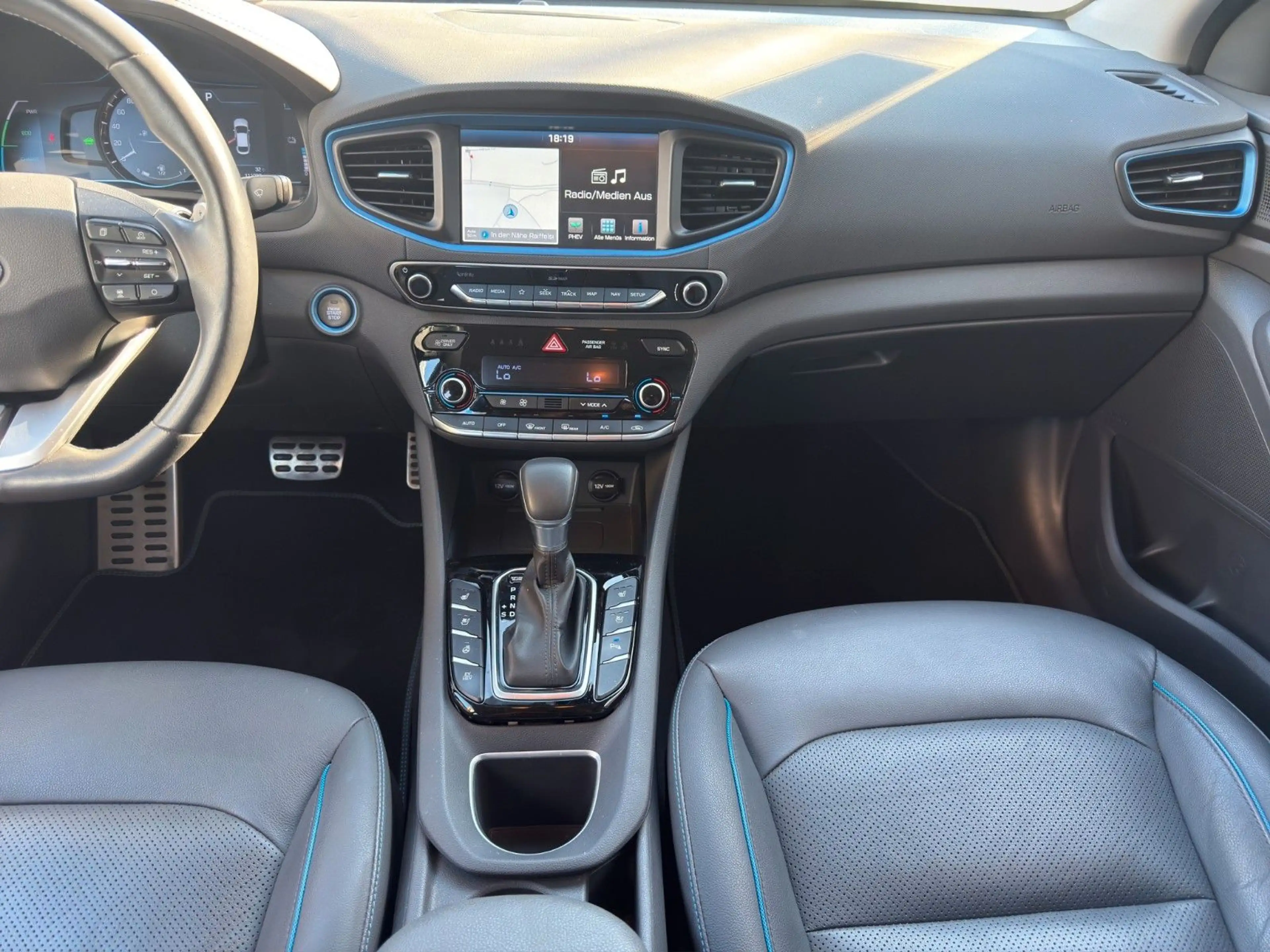 Hyundai IONIQ Lim. Premium Plug-In Hybrid NAVI ACC LEDER — photo 14