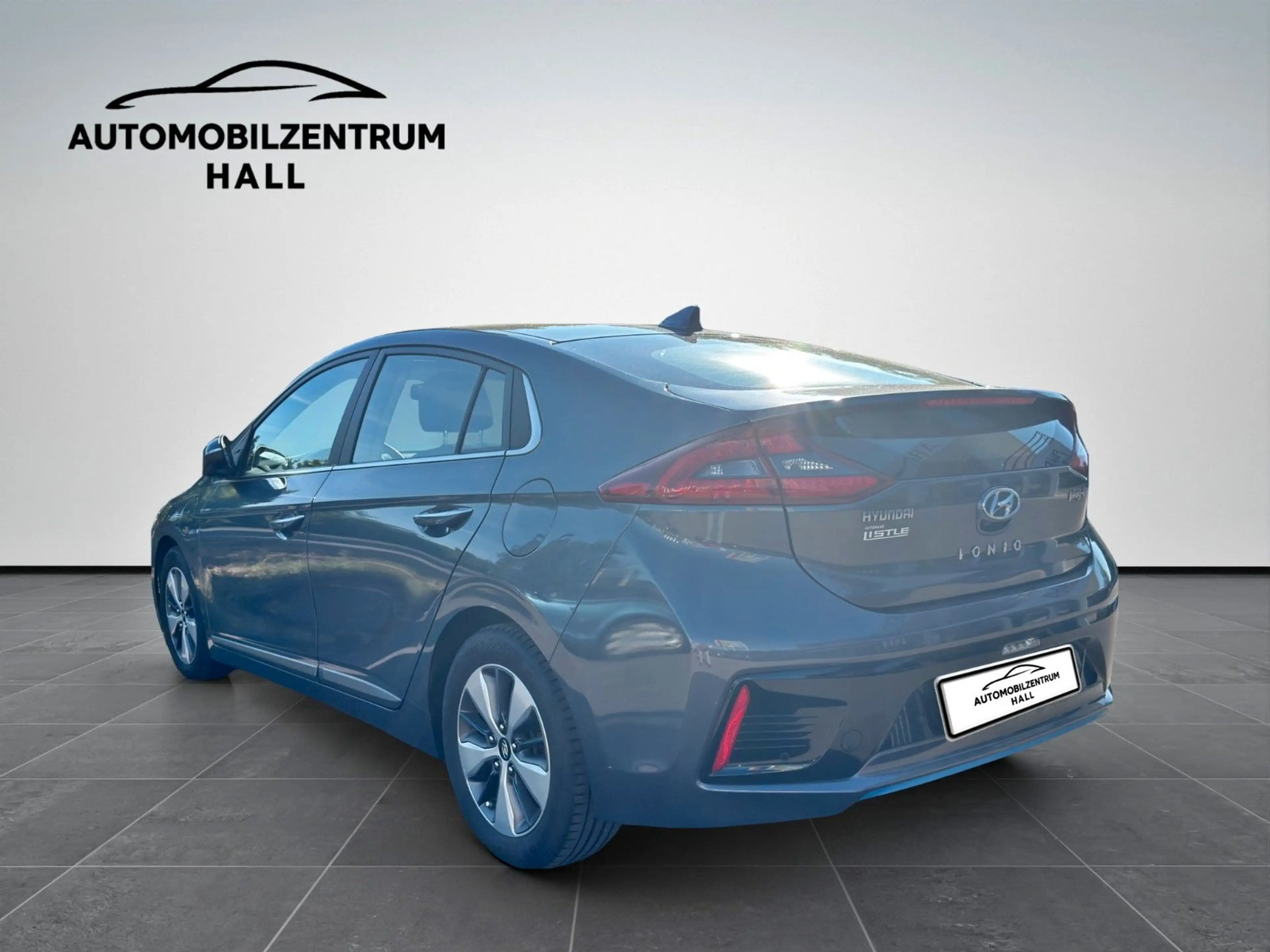 Hyundai IONIQ Lim. Premium Plug-In Hybrid NAVI ACC LEDER — photo 3