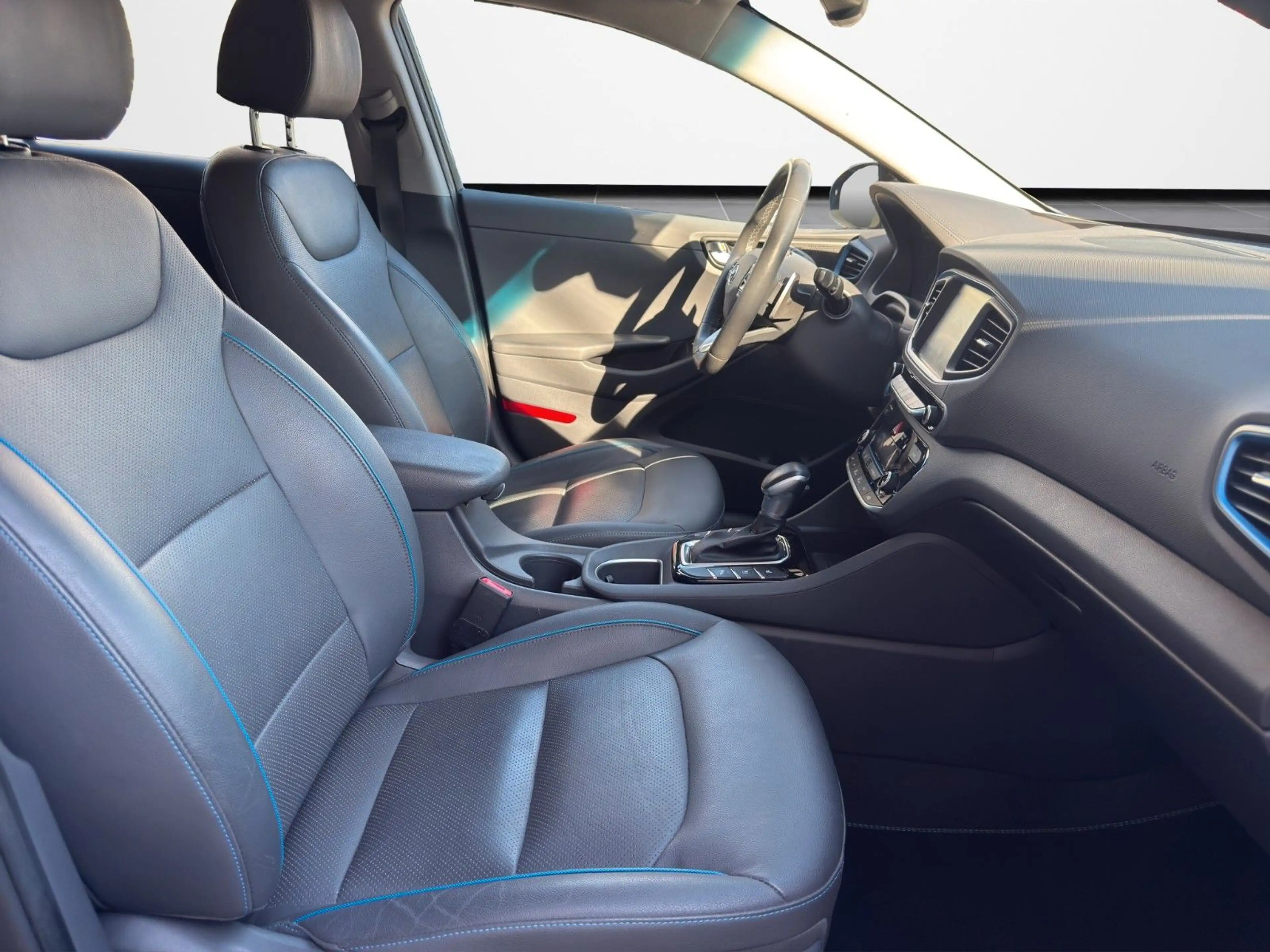 Hyundai IONIQ Lim. Premium Plug-In Hybrid NAVI ACC LEDER — photo 12