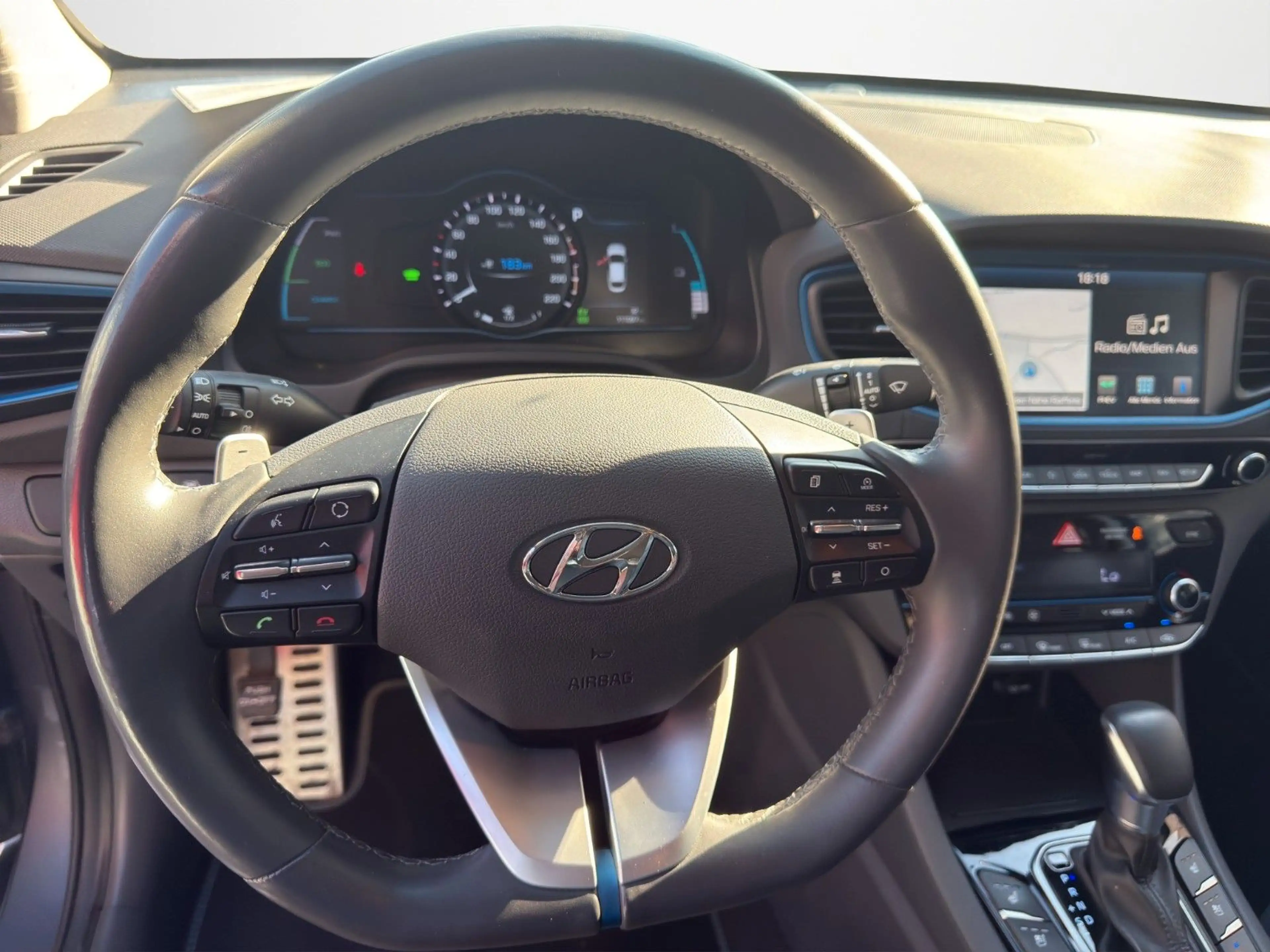 Hyundai IONIQ Lim. Premium Plug-In Hybrid NAVI ACC LEDER — photo 13